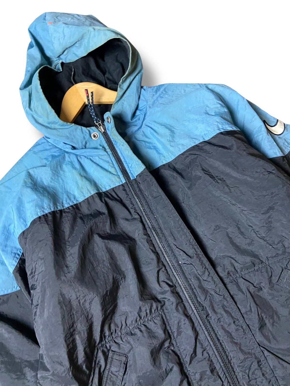 Vintage Nike Men’s Insulated Nylon Hooded Jacket (125) Size US M / EU 48-50 / 2 - 3 Thumbnail