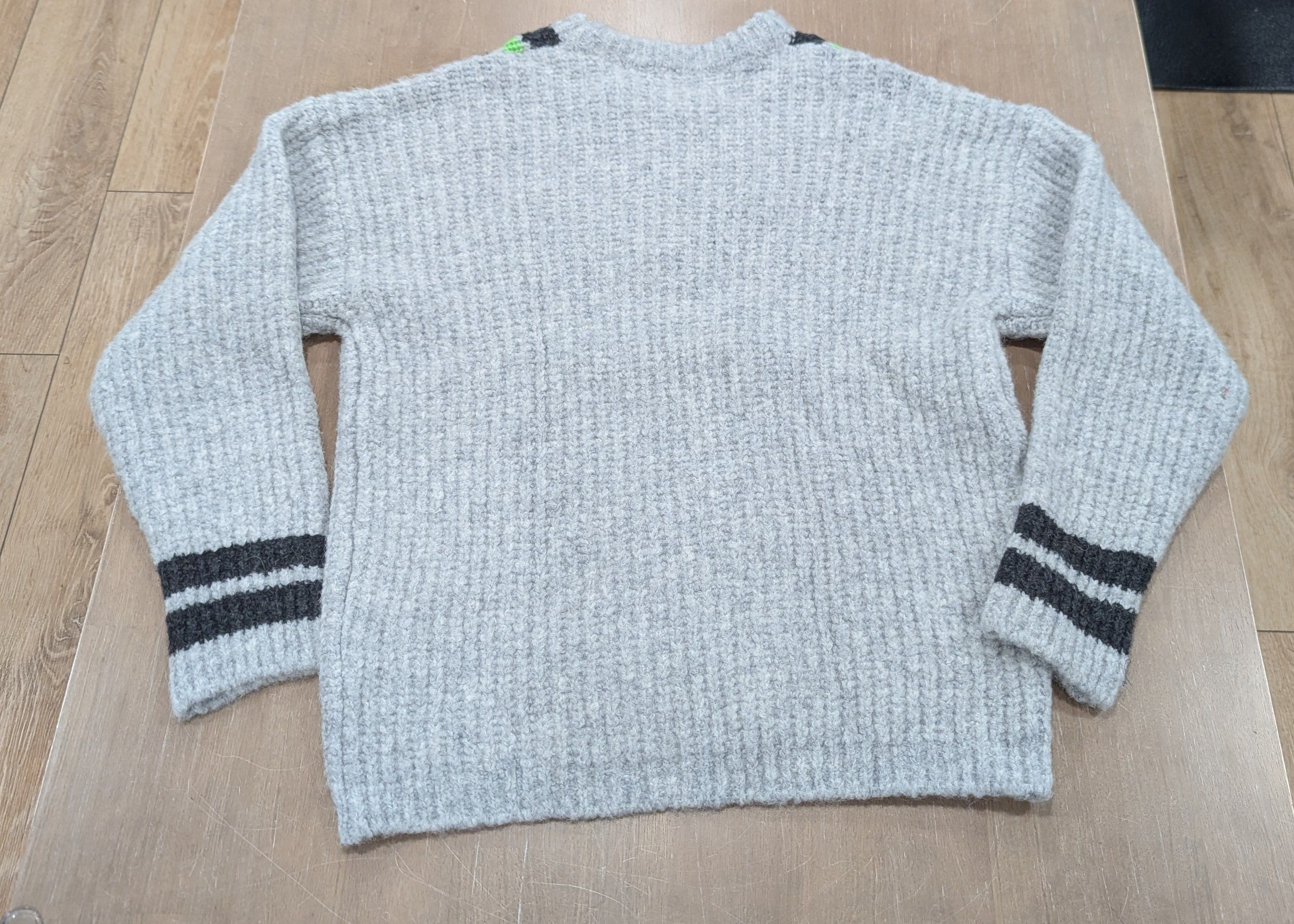 ERL ERL "Hurt Lover" Wool Blend V-Neck Sweater Gray Large Size US L / EU 52-54 / 3 - 4 Thumbnail