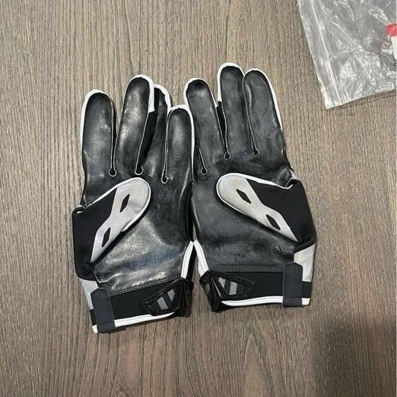Nike NWT Nike Vapor Shield Football Receiver Gloves - Size L Size 36 - 4 Thumbnail