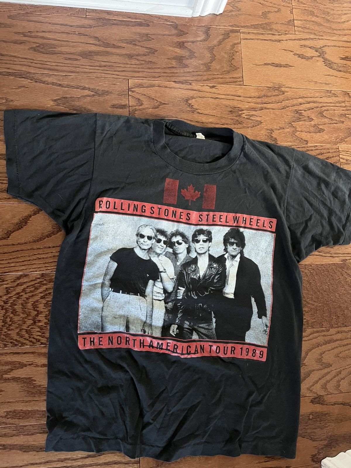 Band Tees × Vintage Vintage 1989 Rolling Stones RARE Flag Graphic Band Tee Size US M / EU 48-50 / 2 - 1 Thumbnail