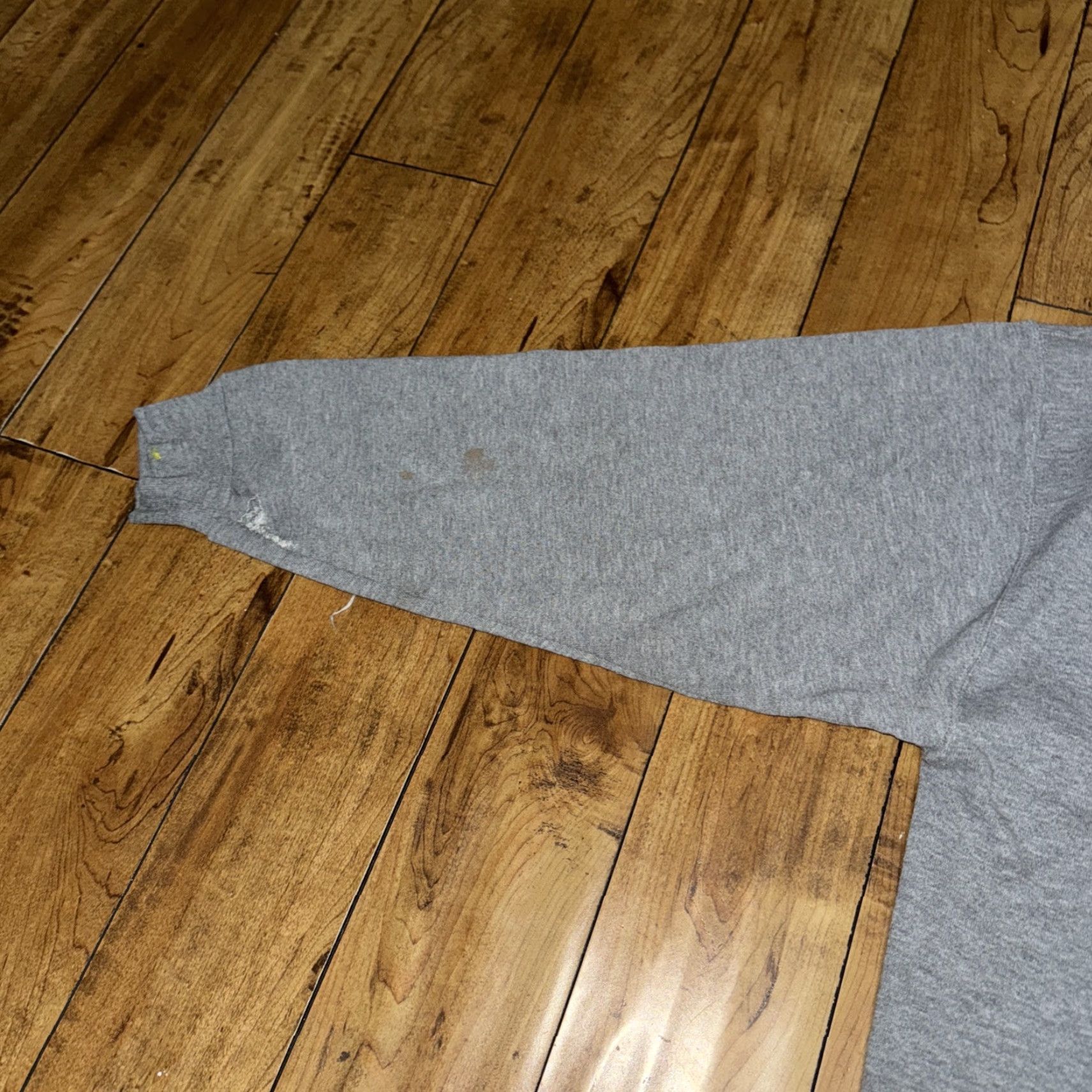 Russell Athletic VINTAGE Russell Athletic Sweatshirt Crewneck Gray 2XL Men 27x28 Distressed Y2K Streetwear Size US XXL / EU 58 / 5 - 5 Thumbnail