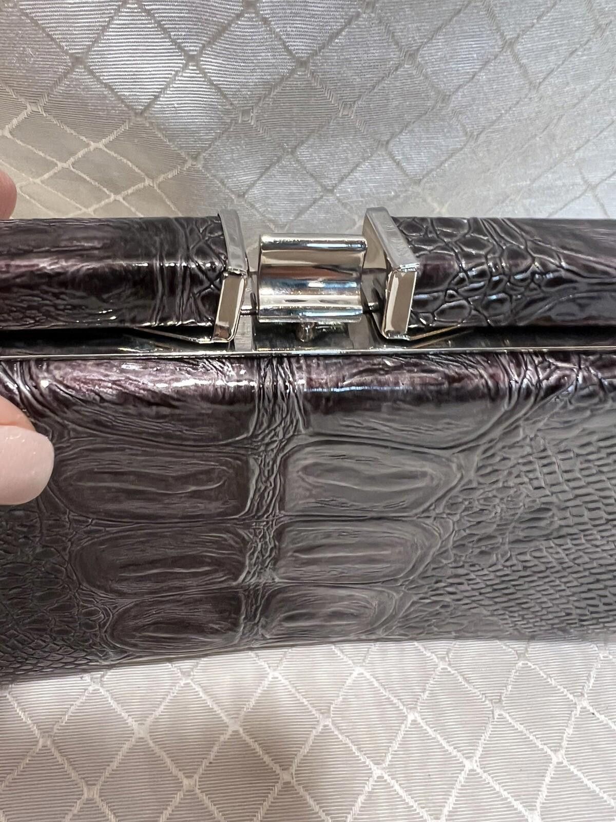 The Unbranded Brand Women’s Lightweight Snake Skin Design Snap Clutch Purse Size ONE SIZE - 2 Thumbnail