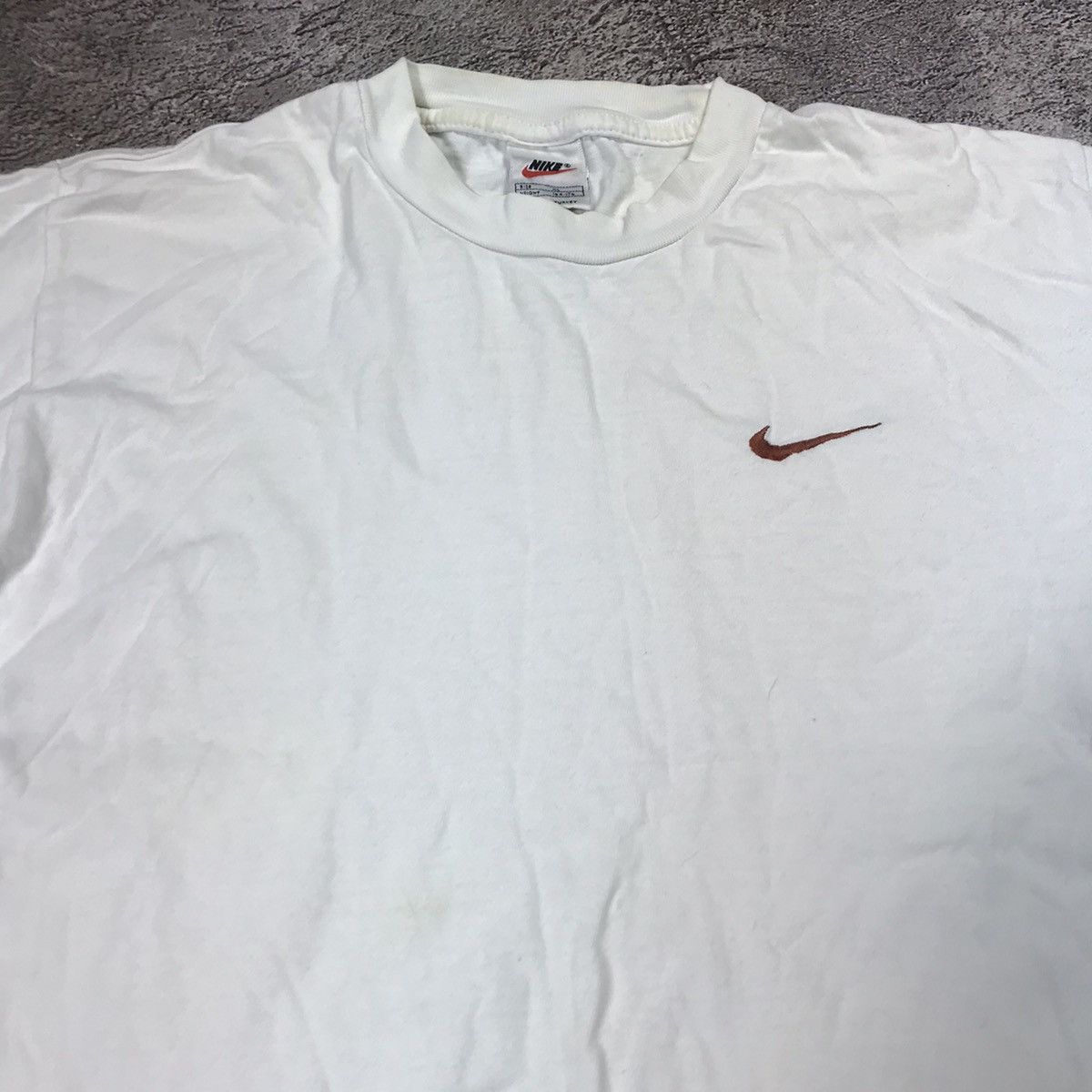 Vintage Vintage 90s Nike Swoosh Tee Sun Faded Streetwear Slim XL Size US XL / EU 56 / 4 - 3 Thumbnail