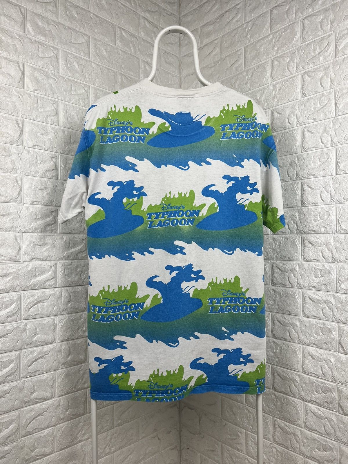 Disney × Vintage Vintage 90s Disney Typhoon Lagoon All over print Tee Size US L / EU 52-54 / 3 - 5 Thumbnail