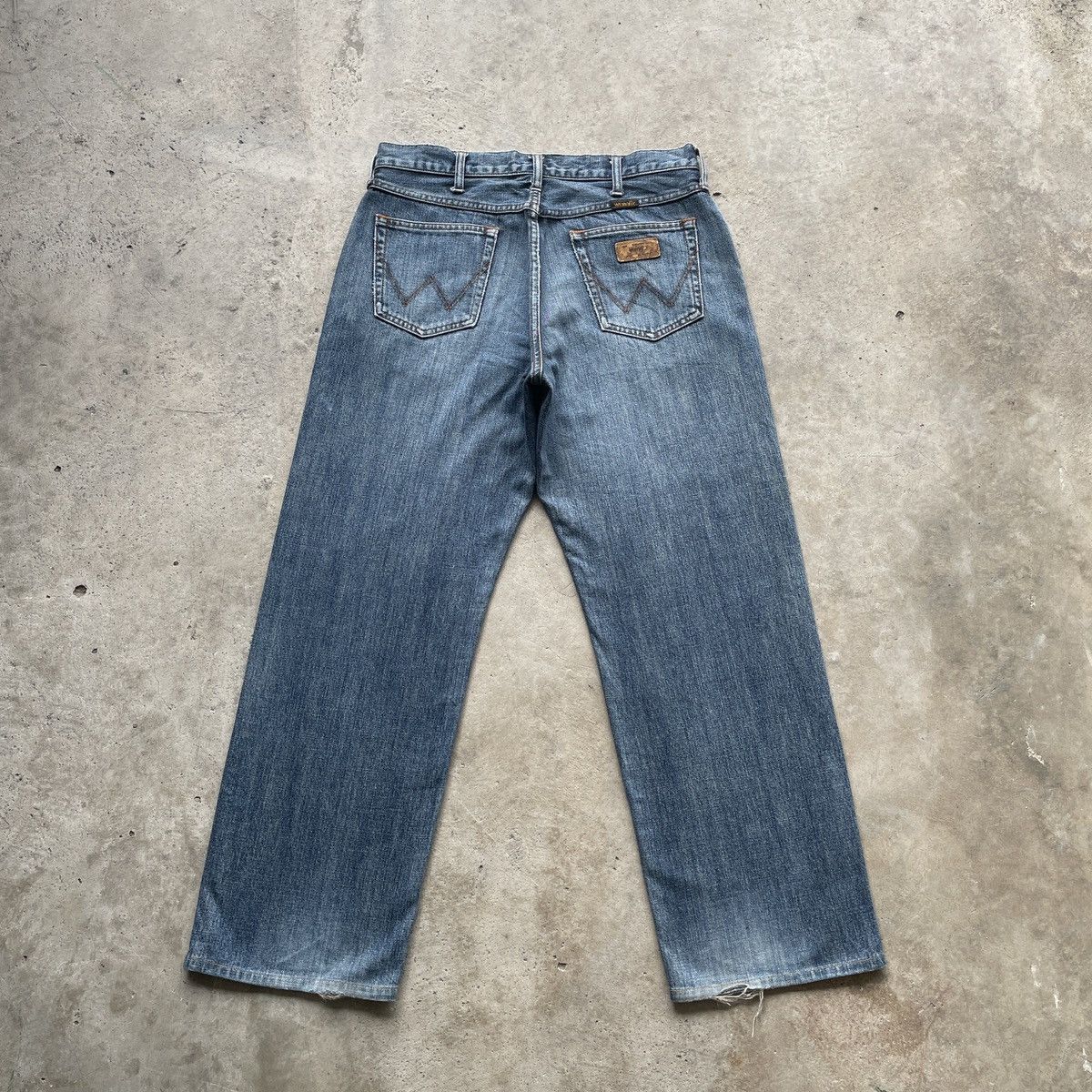 Japanese Brand Vintage Wrangler Jeans Distressed Faded Denim Pants W32 Size US 32 / EU 48 - 11 Thumbnail