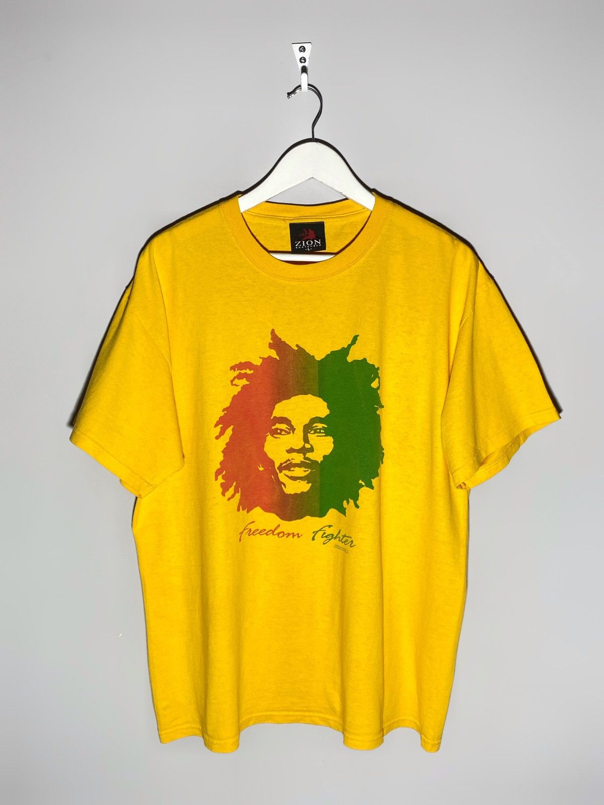 Band Tees × Bob Marley × Vintage Vintage Bob Marley Freedom Fighter 2004 Graphic Print Shirt Size US L / EU 52-54 / 3 - 1 Thumbnail