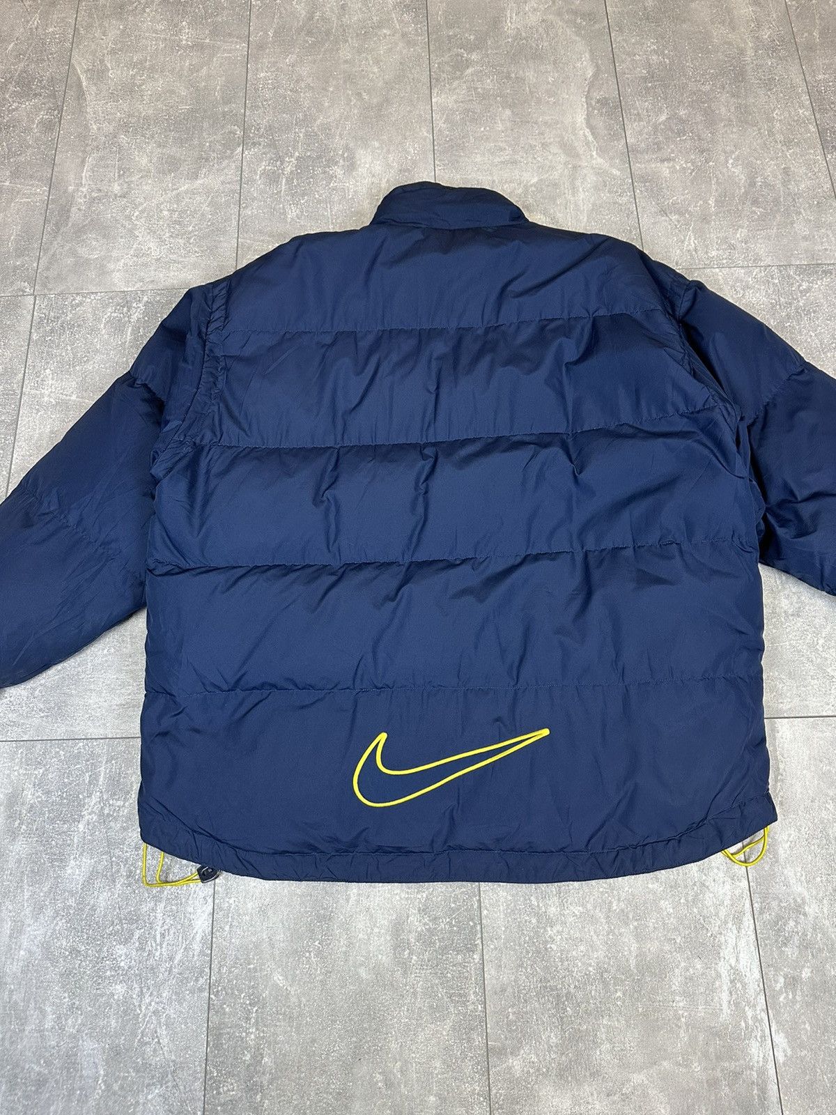 Vintage Men’s vintage rare Nike overprint logo Down jacket Size US L / EU 52-54 / 3 - 2 Thumbnail