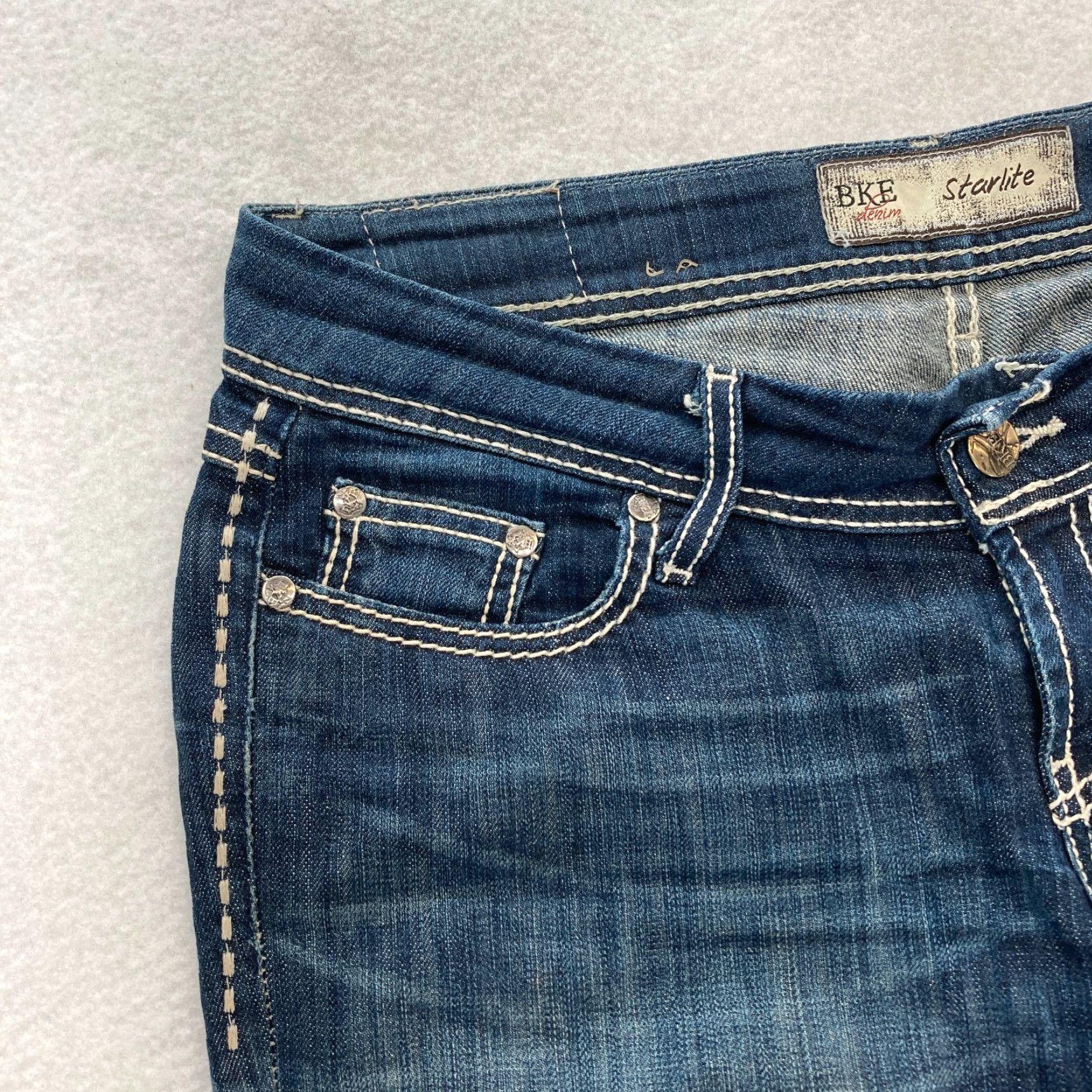 Vintage Buckle BKE Jeans Women's 29 Starlite Capri Dark Wash Blue Stretch Denim Low Rise Jeans Size 29" - 3 Thumbnail