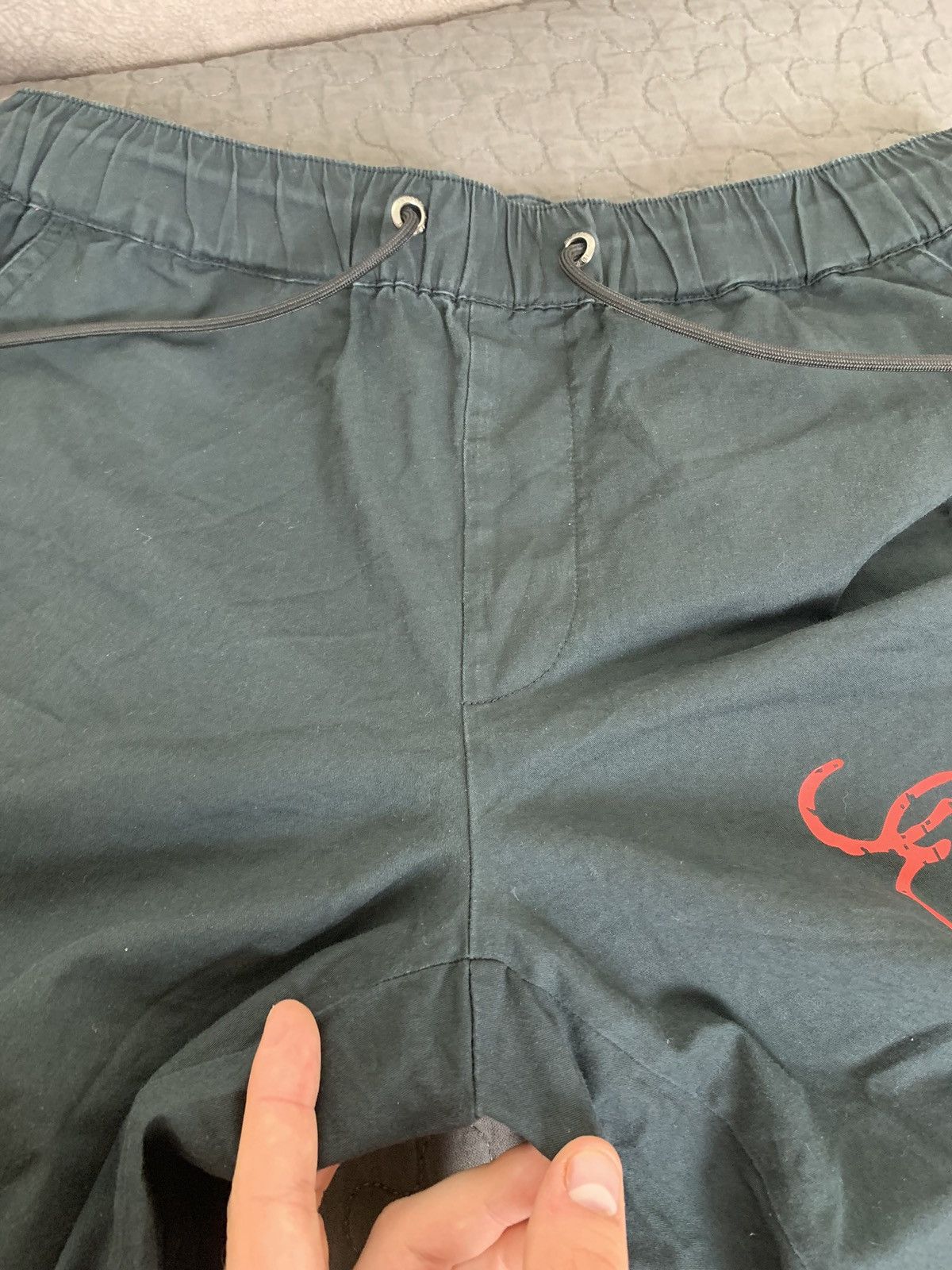 Ed Hardy Y2K Ed Hardy x Urban Outfiters Parachute Cargo Pants Size XS Size US 28 / EU 44 - 8 Thumbnail
