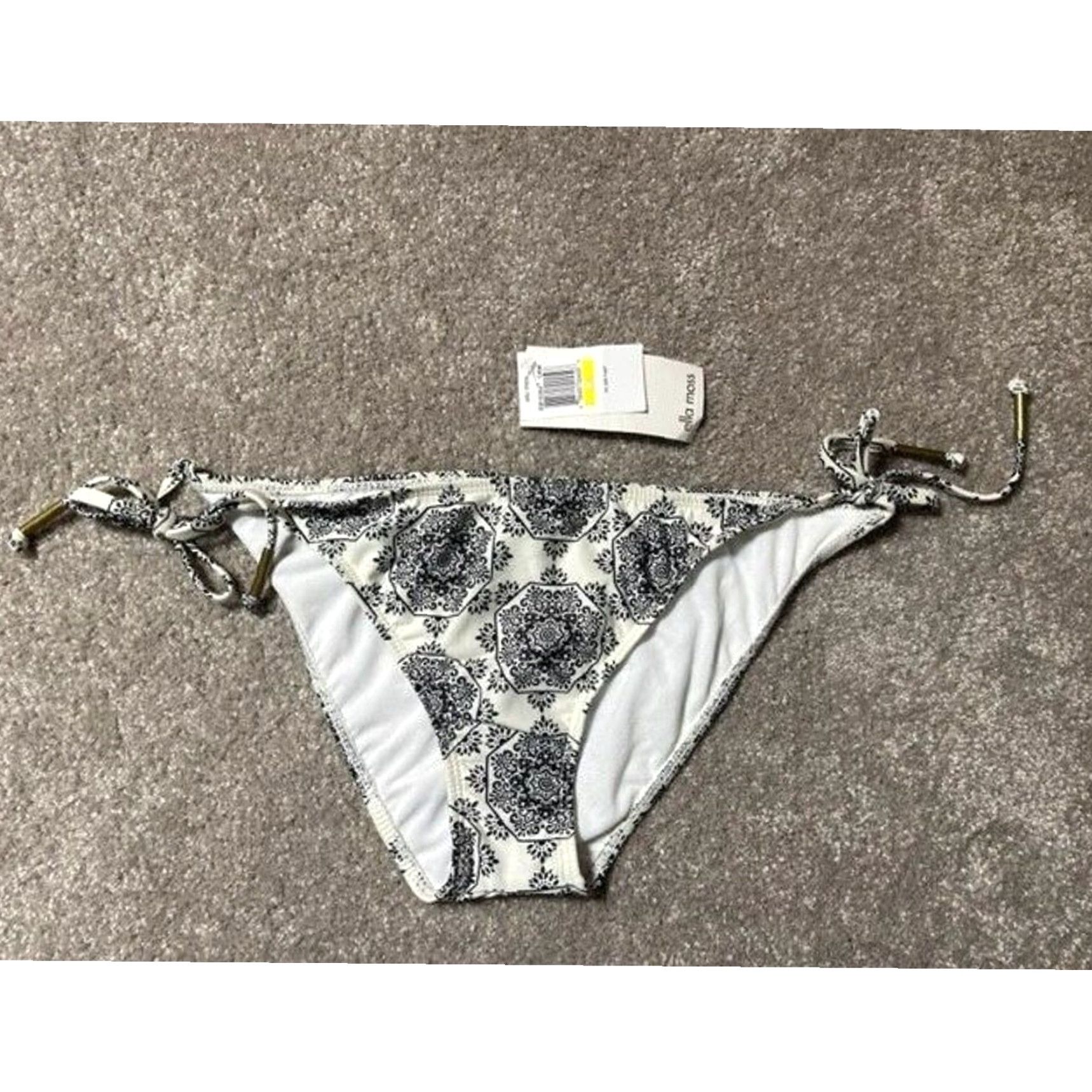 Vintage Ella Moss Bikini Bottom M White Floral Beach Retro 70s Medallion Boho Chic Minimalist Womens Size 32" / US 10 / IT 46 - 2 Thumbnail