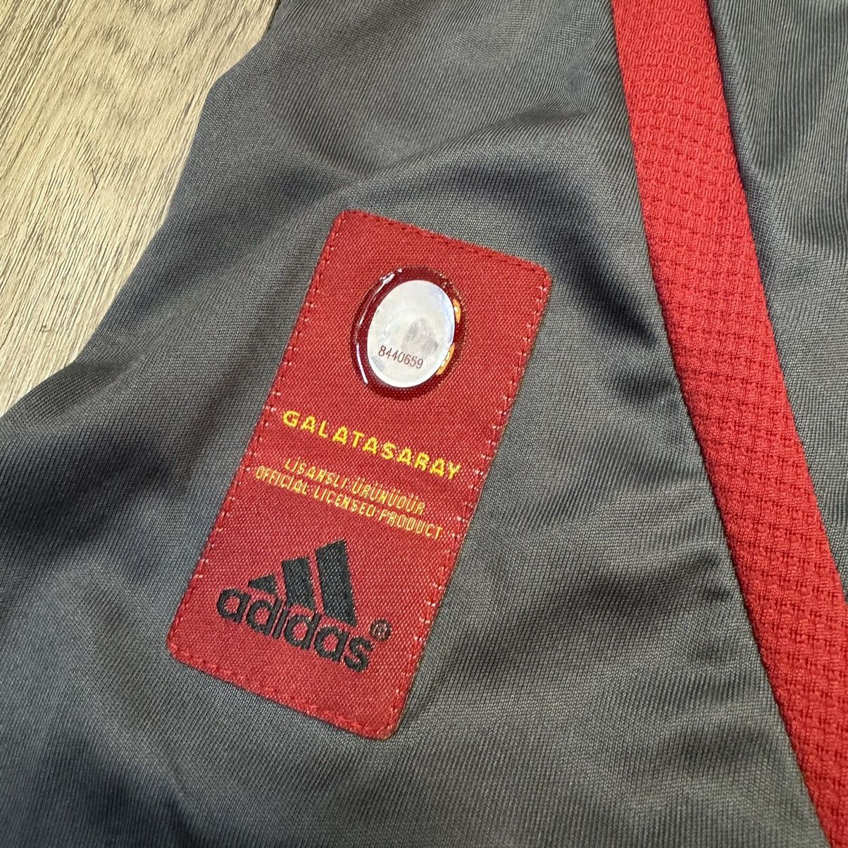 Adidas Galatasaray 06/07 third away #16 Carrusca Size US L / EU 52-54 / 3 - 7 Thumbnail