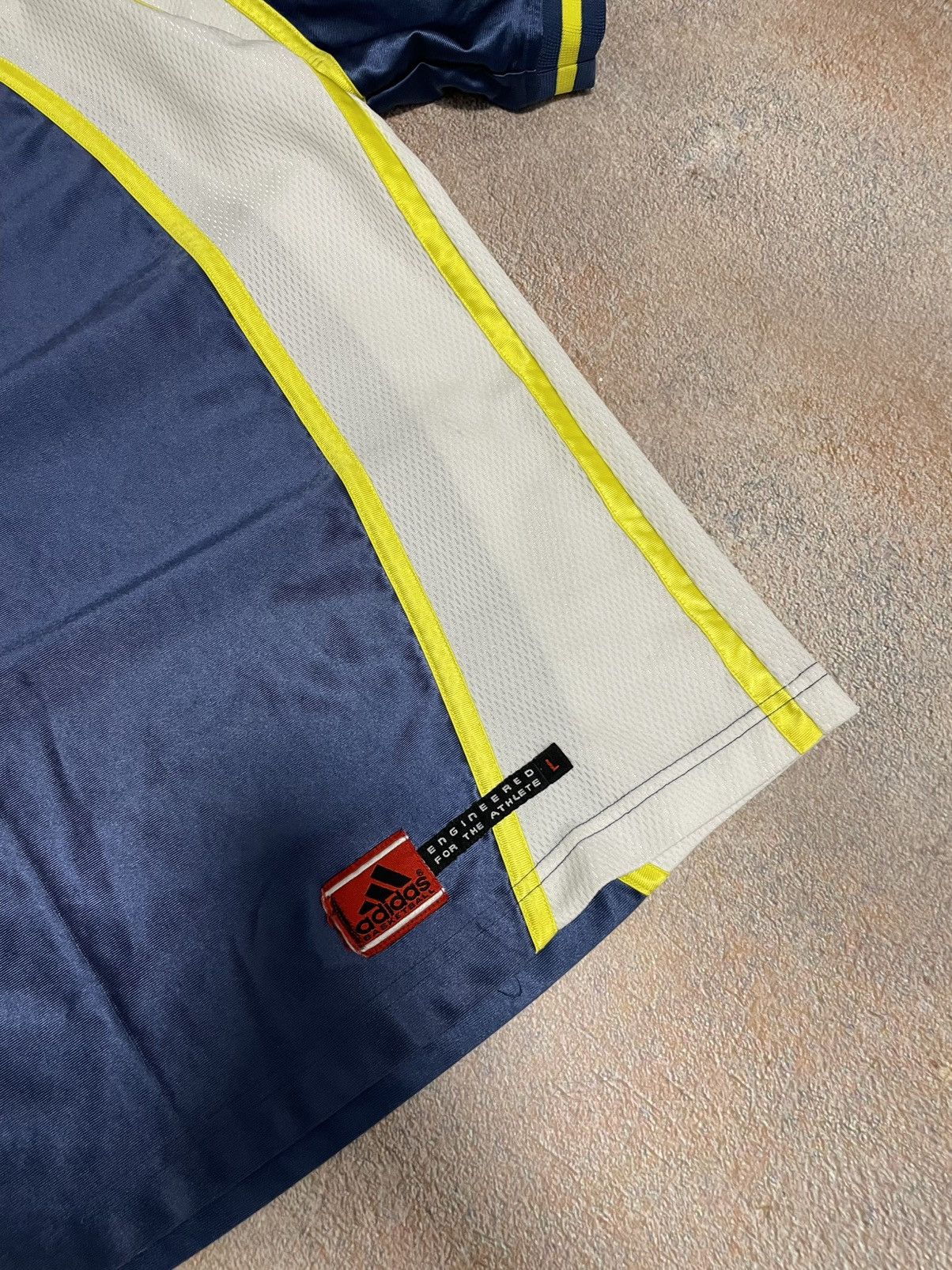Adidas Vintage Adidas Center Logo Shorts T-Shirt Boxy Tracksuit Set Size US L / EU 52-54 / 3 - 4 Thumbnail