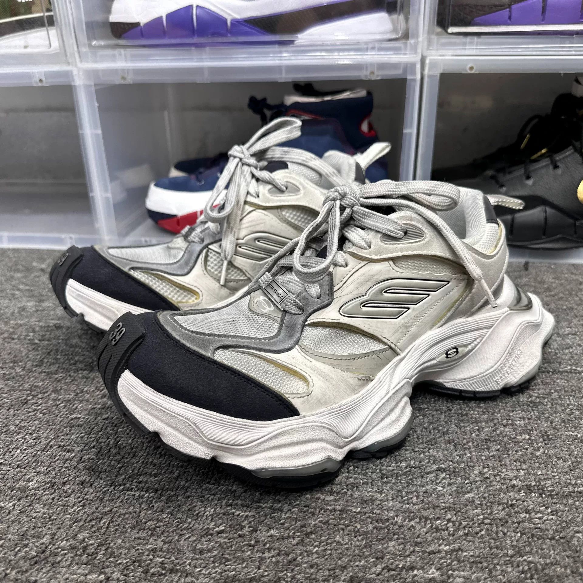 Balenciaga Balenciaga Distressed White Lowtop Sneakers us_9 Women Size US 9 / IT 39 - 1 Thumbnail