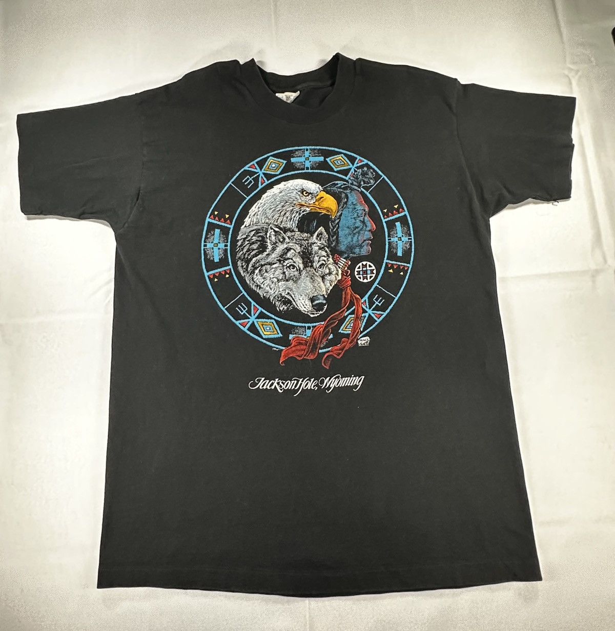 Fruit Of The Loom Vintage Jackson Hole Wyoming Wolf Eagle Native Art Tee XL Size US XL / EU 56 / 4 - 1 Thumbnail