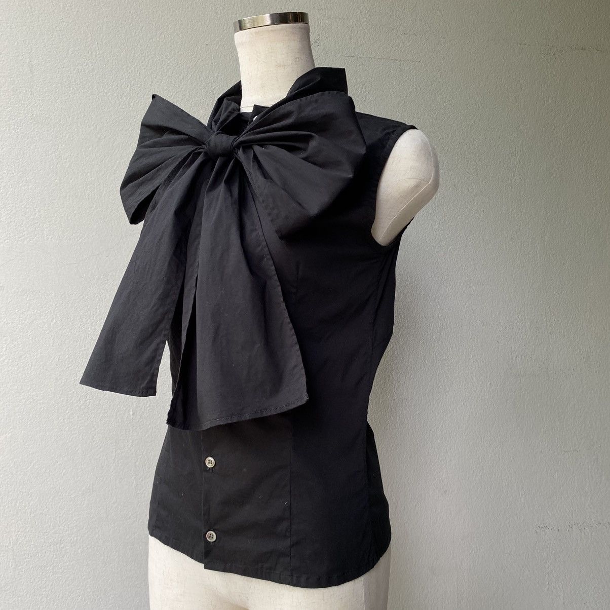 Japanese Brand ATSURO TAYAMA A/T Black Sleeveless Blouse with Large Bow Size S / US 4 / IT 40 - 1 Thumbnail