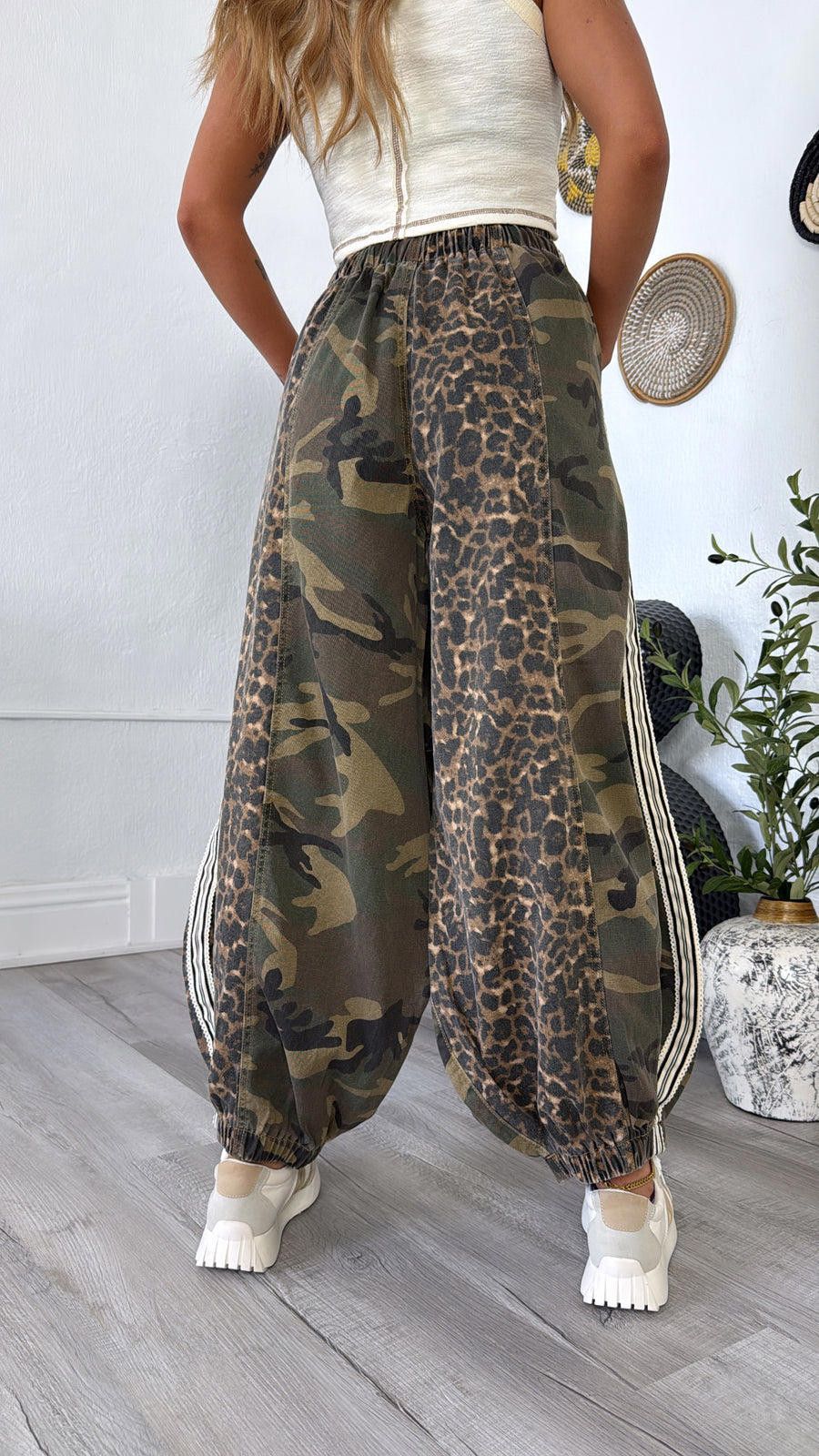 Other Printed Woven Contrast Band Trim Jogger Pants by POL Size 28" / US 6 / IT 42 - 4 Thumbnail