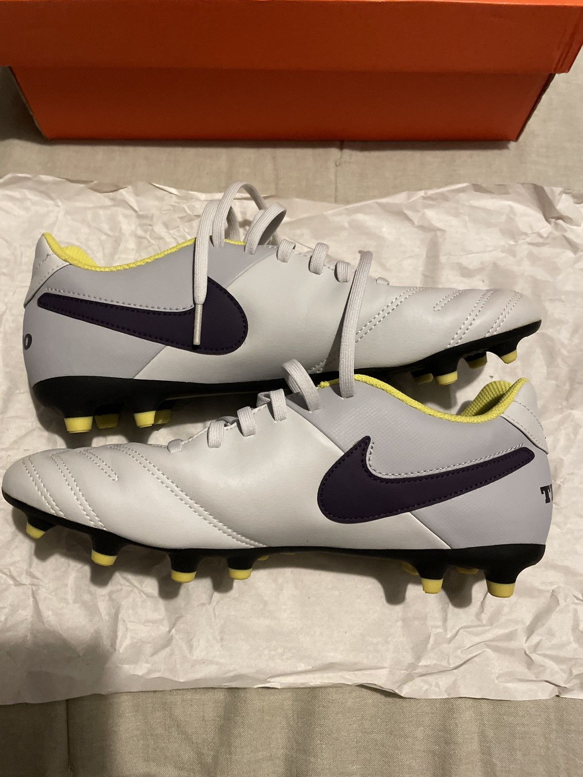 Nike Soccer Cleats Women’s tiempo rio III FG Size US 10 / IT 40 - 1 Thumbnail