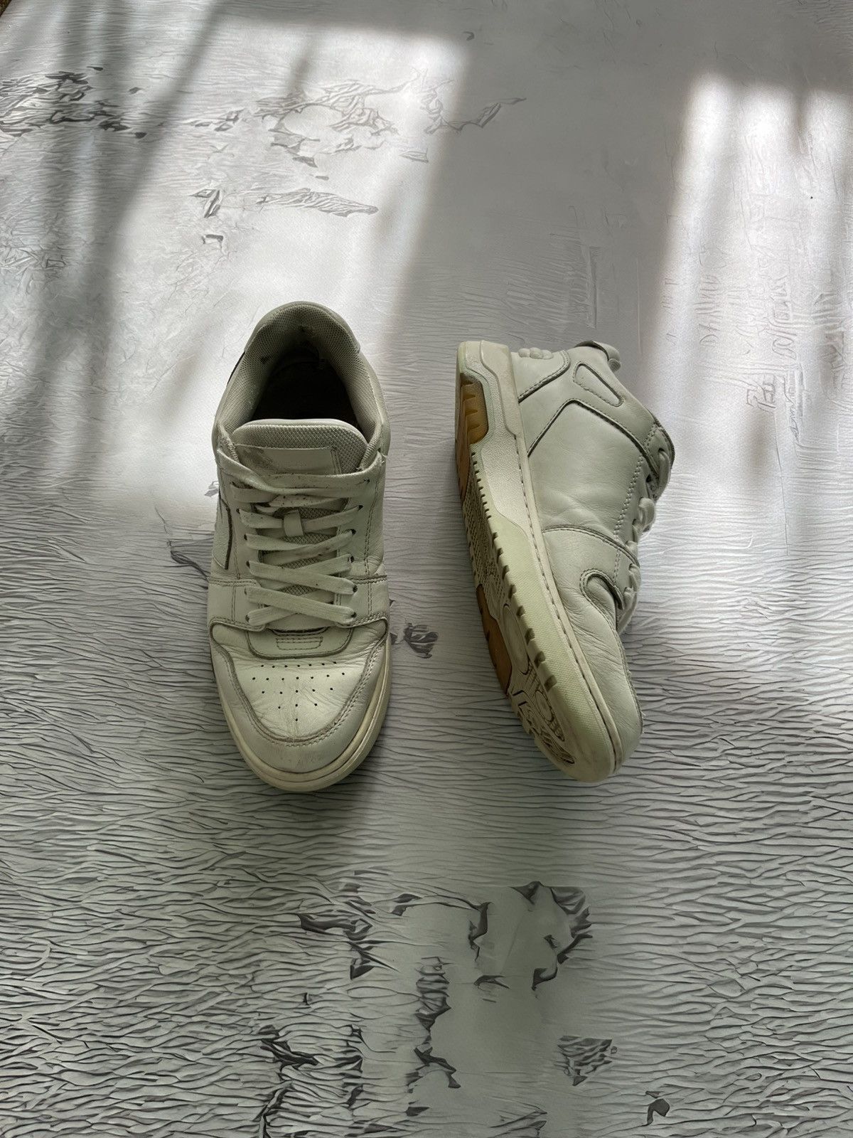 Off-White Off White Low Top Sneakers Luxury Streetwear Shoes White Size US 7 / EU 40 - 2 Thumbnail