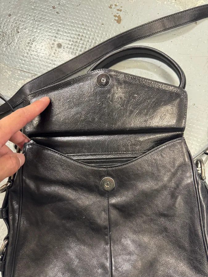 Yves Saint Laurent FW2002 Yves Saint Laurent Mombasa Black Leather Shoulder Bag by Tom Ford Size ONE SIZE - 9 Thumbnail