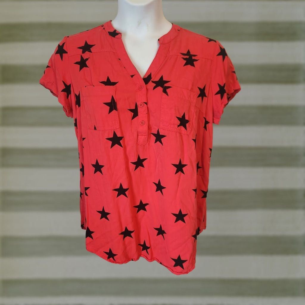 Torrid Torrid Harper Red Black Star Print Short Sleeve Tunic Top 0X Blouse Ladies Adults Plus Size Multicolor V-Neck Button Pockets Easy Care Size XL / US 12-14 / IT 48-50 - 1 Thumbnail