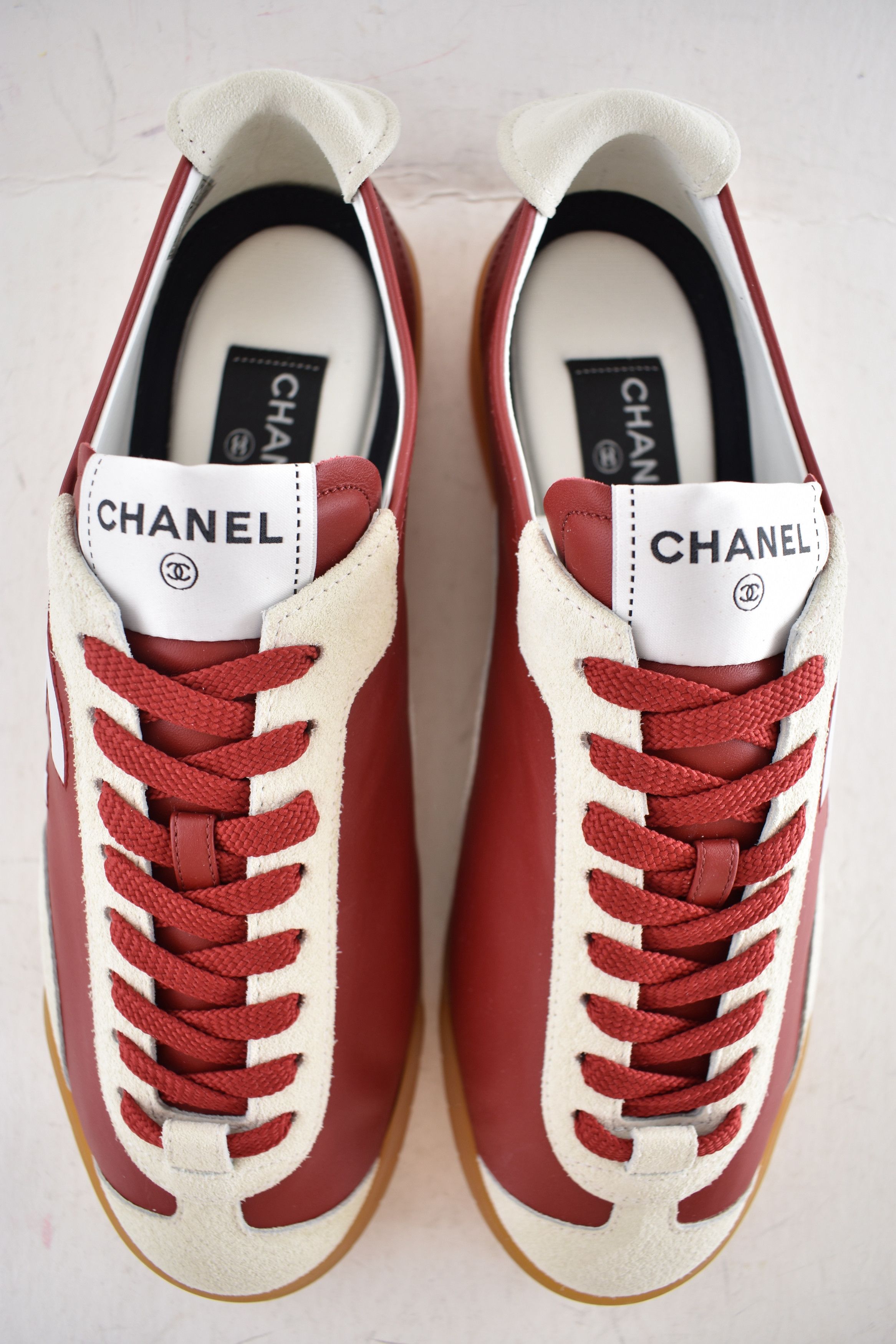Chanel 26P White Leather Suede CC Logo Runner Trainer Sneaker 39.5 Size US 9.5 / IT 39.5 - 10 Thumbnail