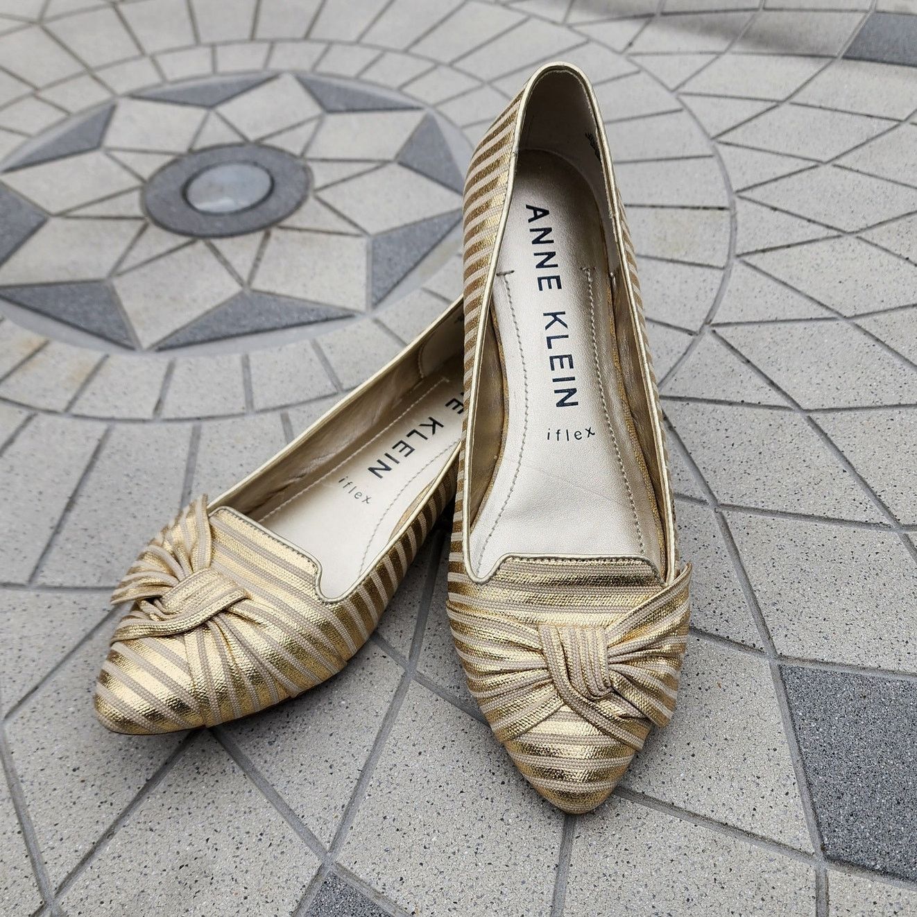 Anne Klein Anne Klein iFlex Breezey Striped Bow Gold Pumps 7.5 Size US 7.5 / IT 37.5 - 1 Thumbnail