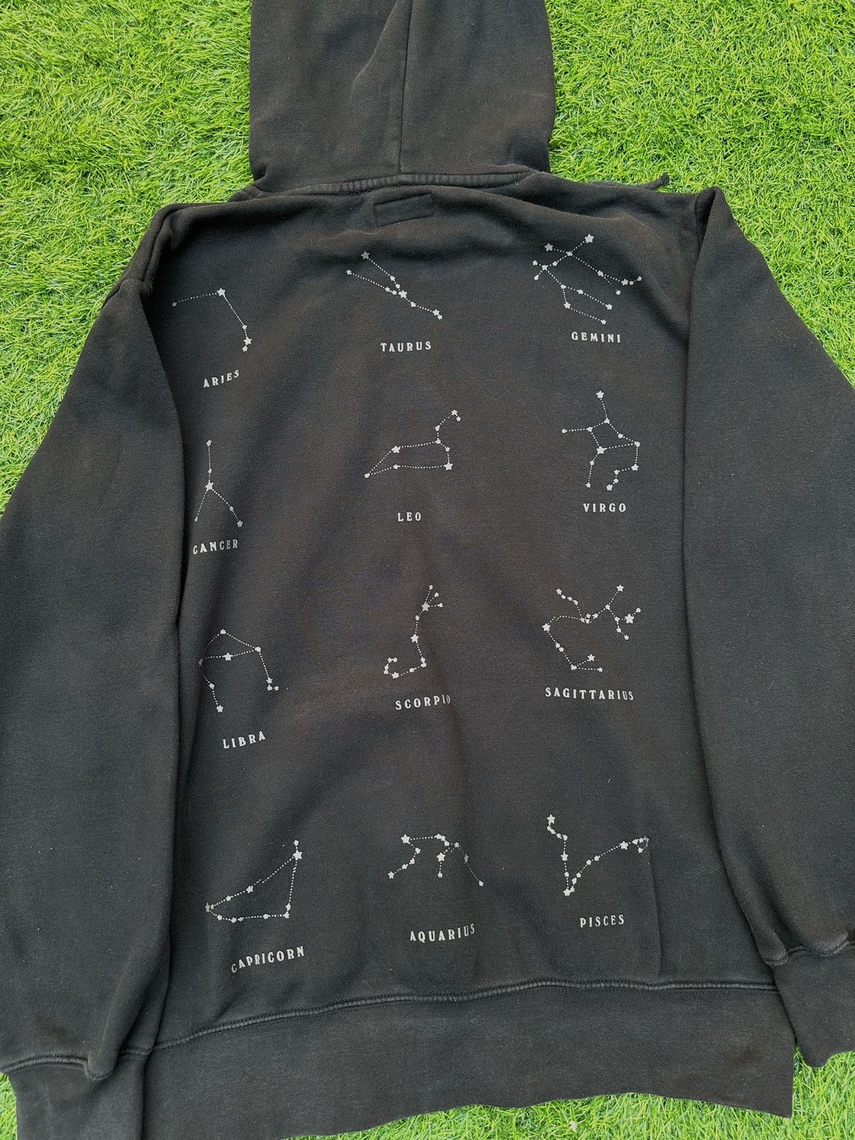 Market Vintage Chinatown Market Zodiac Sign Hoodie Size US M / EU 48-50 / 2 - 4 Thumbnail