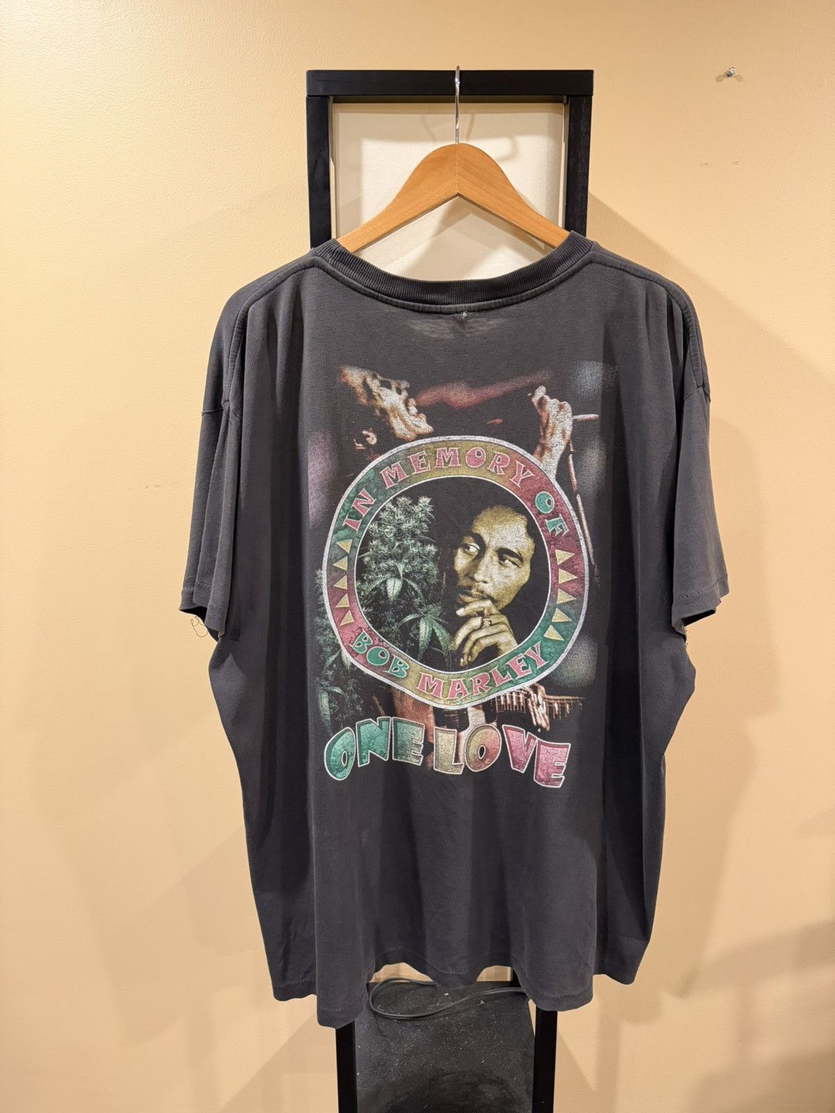 Vintage Vintage Bob Marley 90s One Love Memorial Faded T-Shirt Size US XXL / EU 58 / 5 - 3 Thumbnail