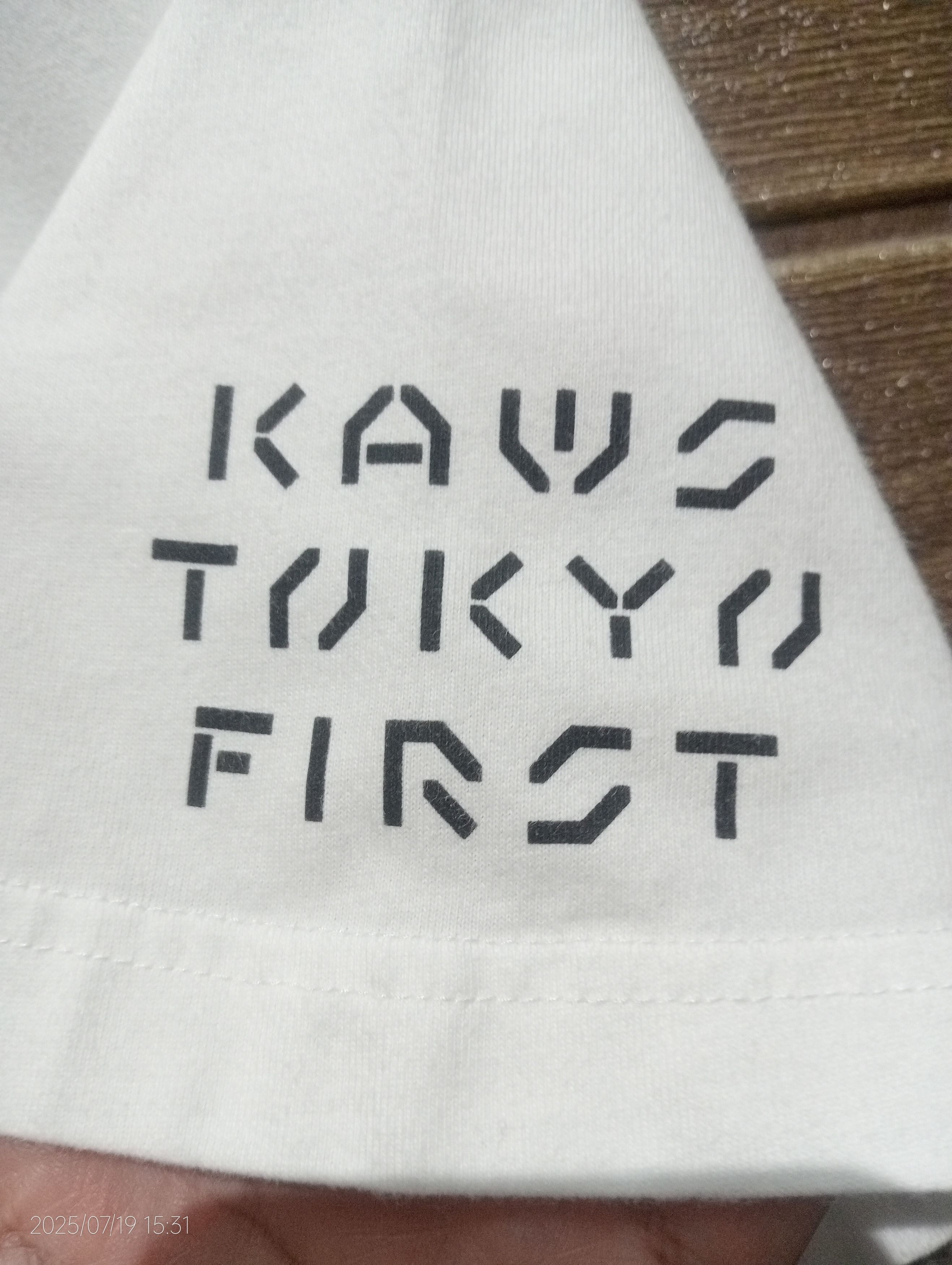 Kaws KAWS Tokyo First UT Tee Size US L / EU 52-54 / 3 - 2 Thumbnail