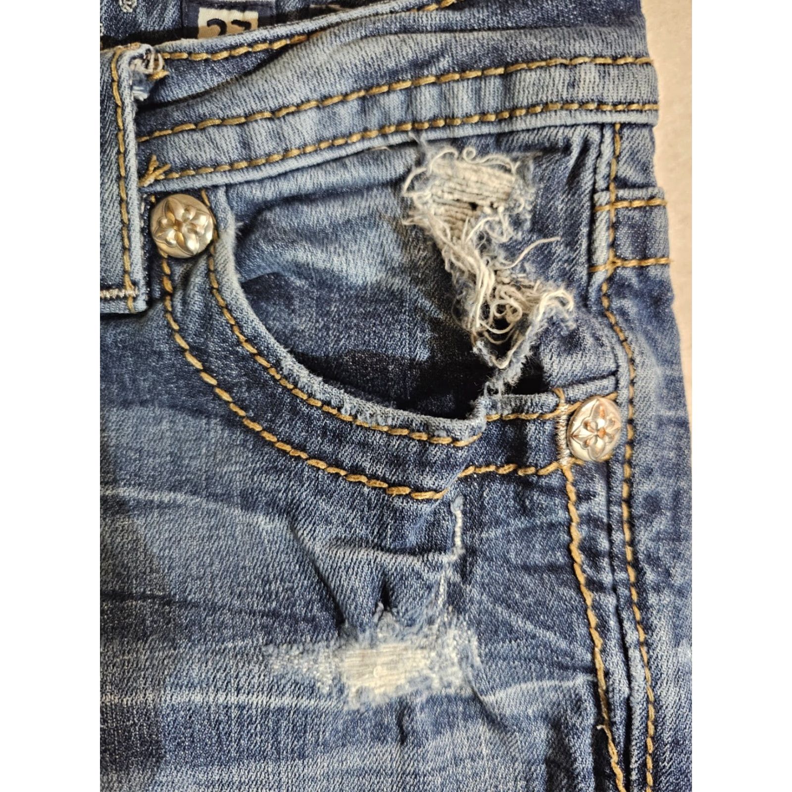Miss Me VINTAGE? No — Miss Me Signature Skinny 27 Denim Jean Womens Sz 27x31 Bedazzled Design Med Wash Size 27" / US 4 / IT 40 - 6 Thumbnail