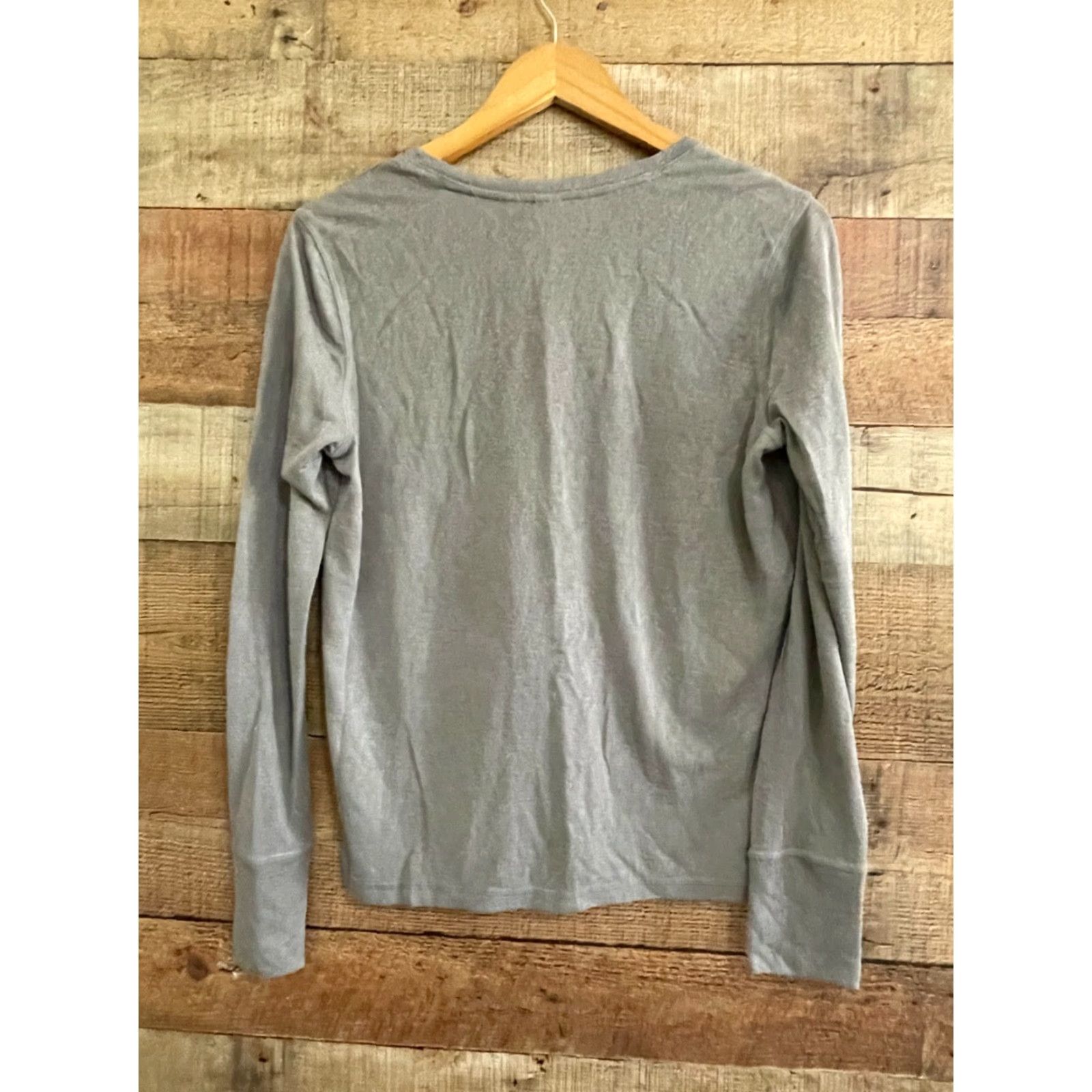 Victoria's Secret Viktoria’s Secret XS sleep shirt gray 1/4 button comfy Size XS / US 0-2 / IT 36-38 - 2 Thumbnail