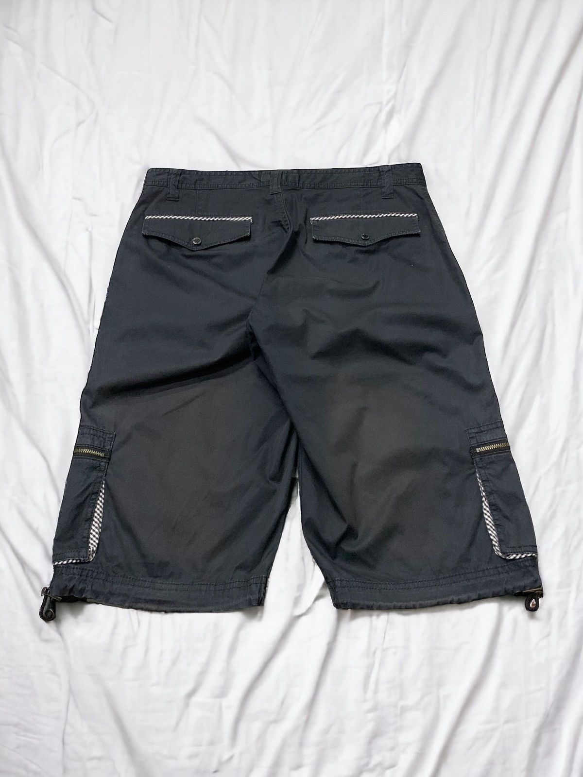 20471120 × Burberry × Designer BURBERRY Black Label Multipockets Outdoor Tech Short Pants Size US 29 - 2 Thumbnail