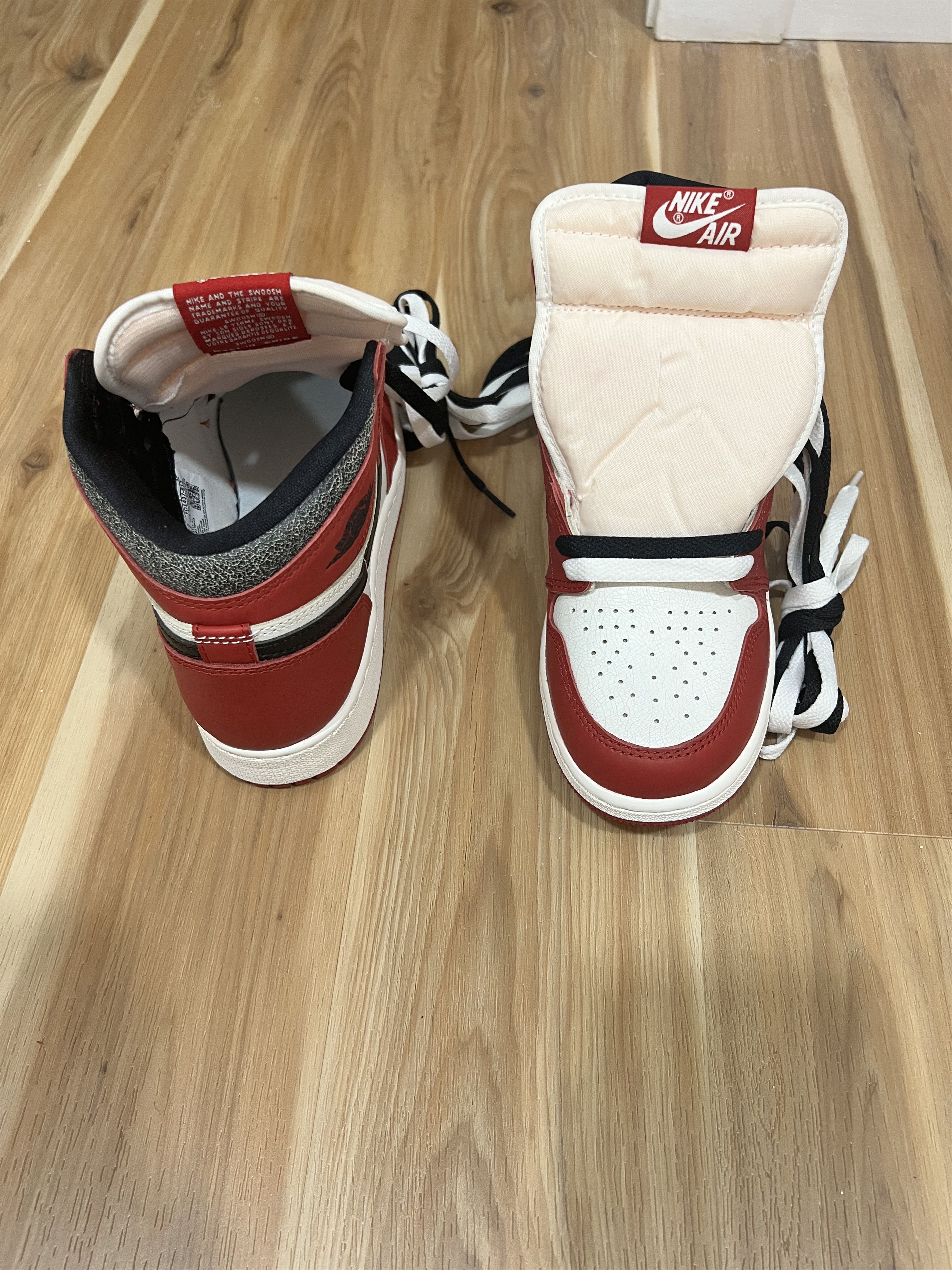 Jordan Brand Air Jordan 1 Retro High Size US 5 / EU 37 - 1 Thumbnail
