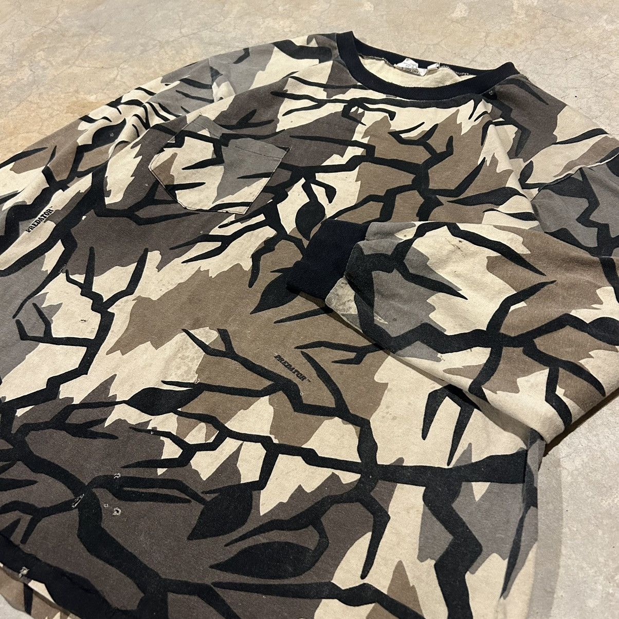 Vintage Crazy Vintage 90s Predator Camo Distressed Longsleeve Tee Size US XL / EU 56 / 4 - 3 Thumbnail