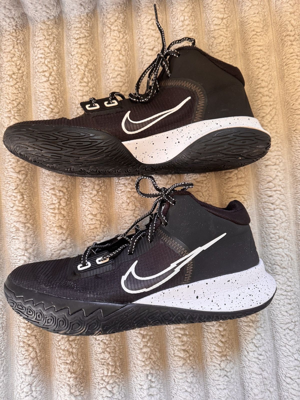 Nike Nike Kyrie Flytrap 4 Black White Basketball Shoes Size 7 Size US 7 / EU 40 - 2 Thumbnail