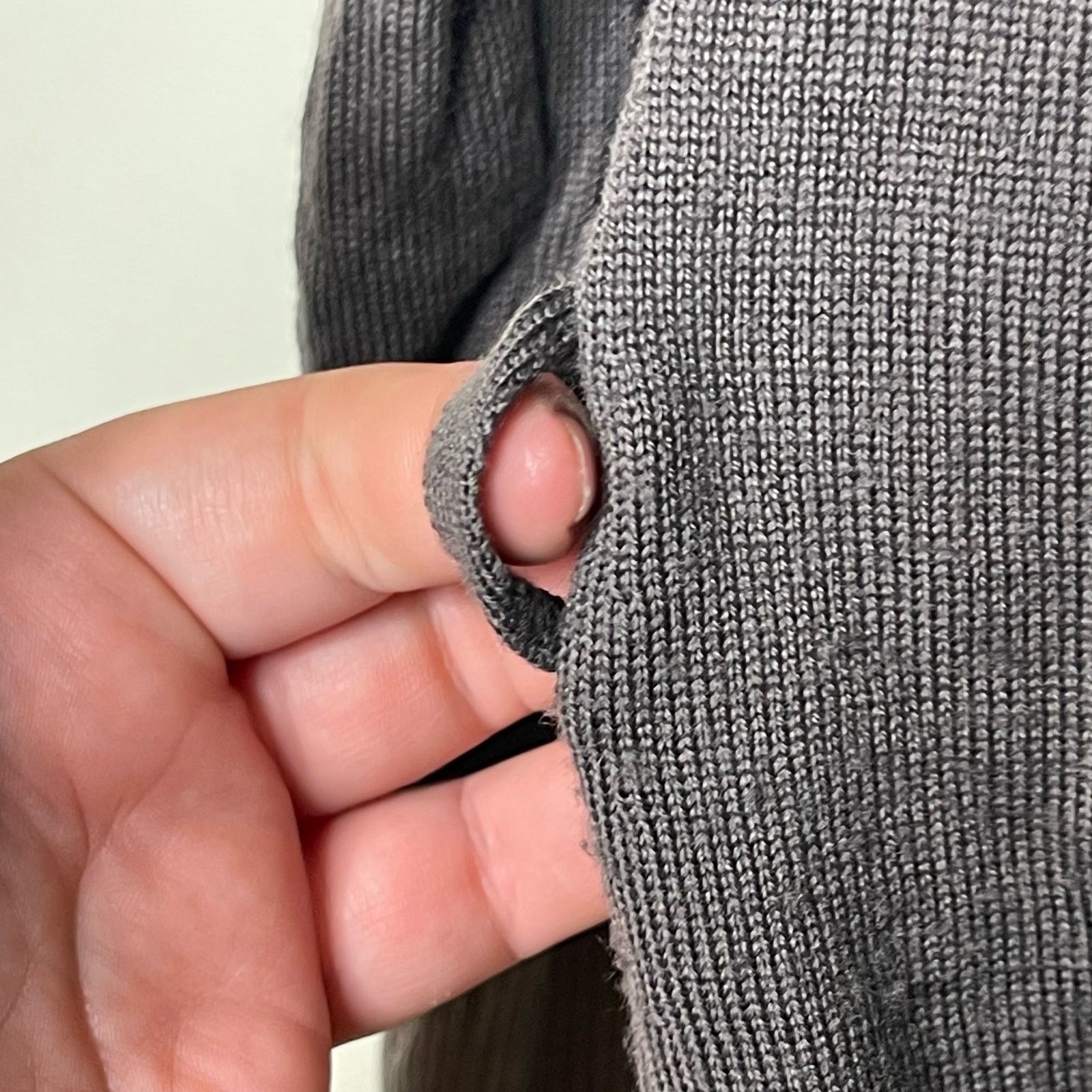 Fendi Fendi V Neck Merino Wool Cardigan Sweater Gray 44 Size M / US 6-8 / IT 42-44 - 6 Thumbnail