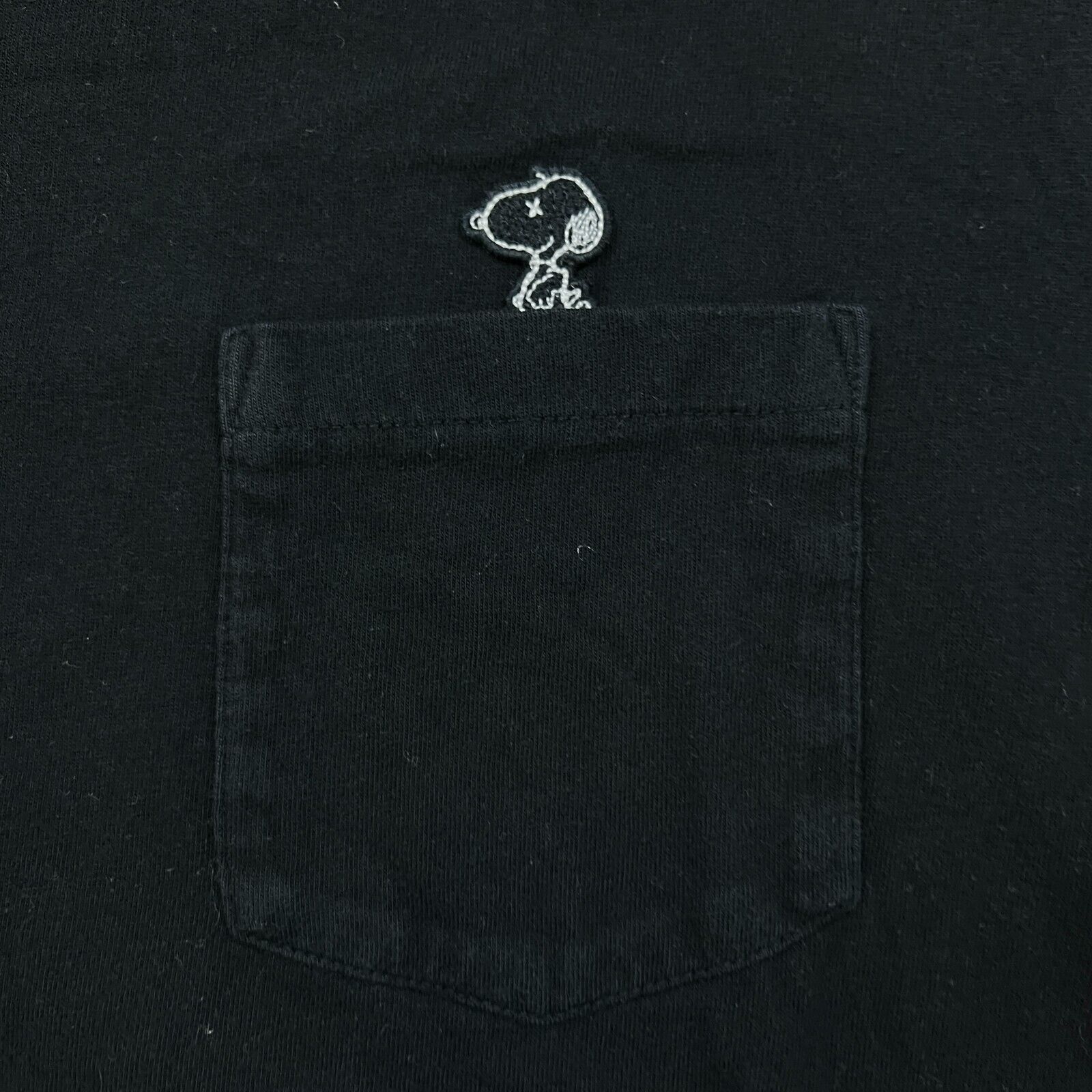 Kaws × Peanuts × Uniqlo Uniqlo Kaws Peanuts Snoopy Pocket Tee Short Sleeve T Shirt Size US XL / EU 56 / 4 - 2 Thumbnail