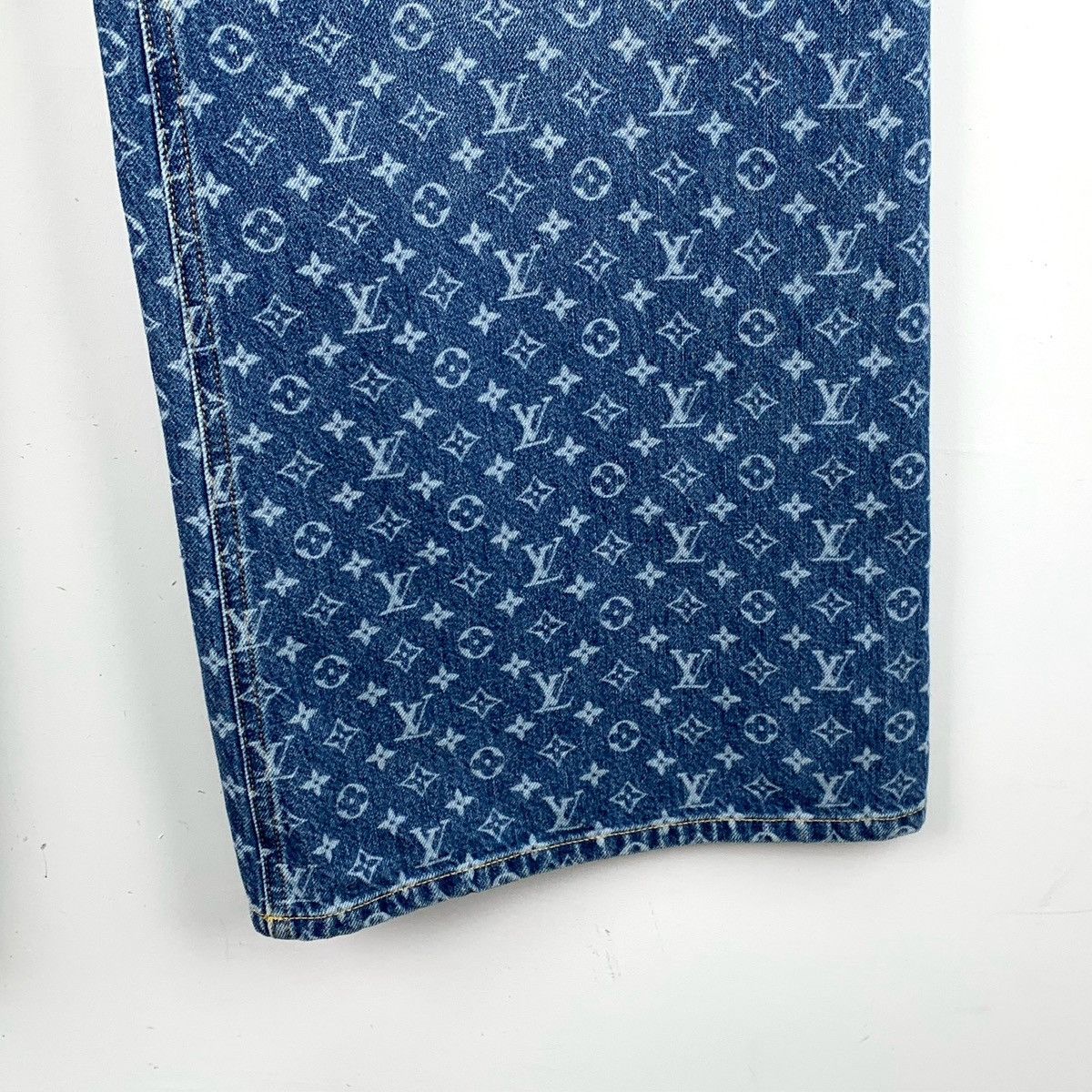 Louis Vuitton Louis Vuitton 25 Blue Monogram Printed Denim Pants K26WX Size US 28 / EU 44 - 4 Thumbnail
