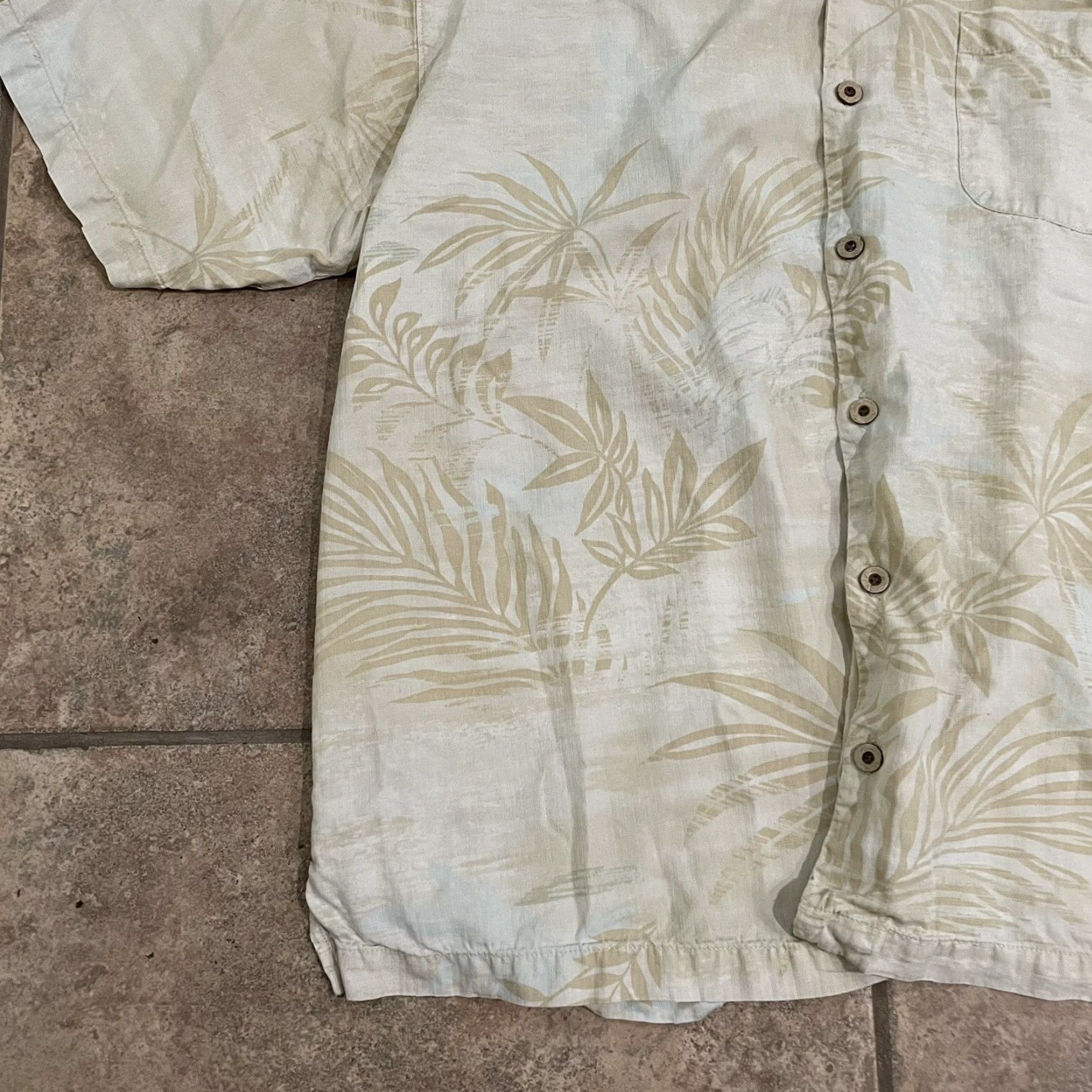 Tommy Bahama Tommy Bahama Button-Down Shirt Mens XL Beige Silk Short Sleeve 100% 100% Silk Button-Up Beige XL Mens Size US XL / EU 56 / 4 - 3 Thumbnail