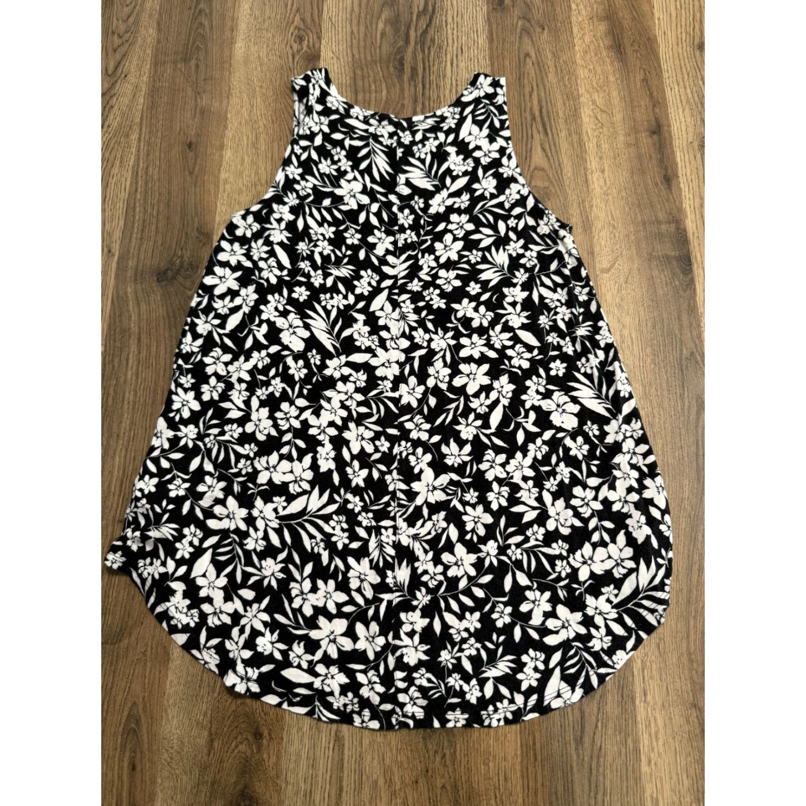 Old Navy VINTAGE? No — Old Navy Tank Top Women's XS Black White Floral Print Sleeveless LUXE (Note: Vintage not specified) Size XS / US 0-2 / IT 36-38 - 7 Thumbnail