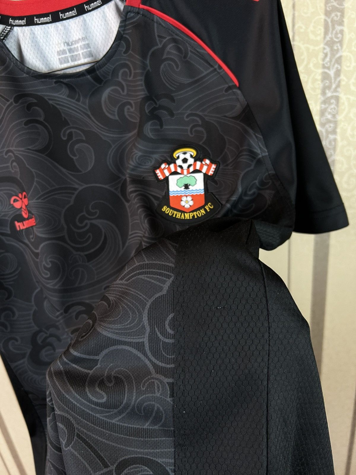 Hummel 21/22 Hummel SOUTHAMPTON FC Jersey rare retro hype Y2K Size US M / EU 48-50 / 2 - 5 Thumbnail