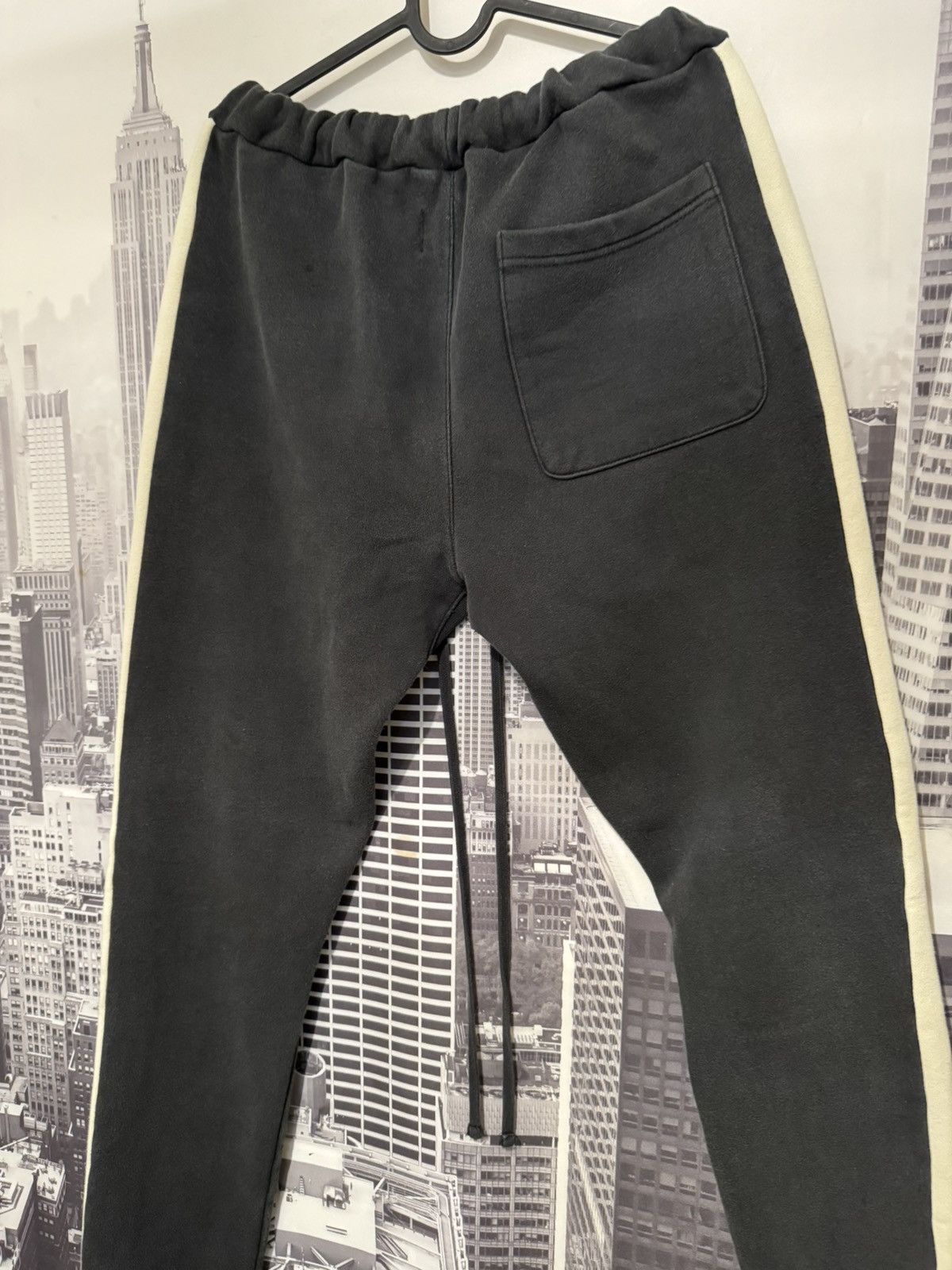 Fear of God Fear of God Essentials Stripe Sweatpants FW19 Black SZ S Size US 32 / EU 48 - 7 Thumbnail