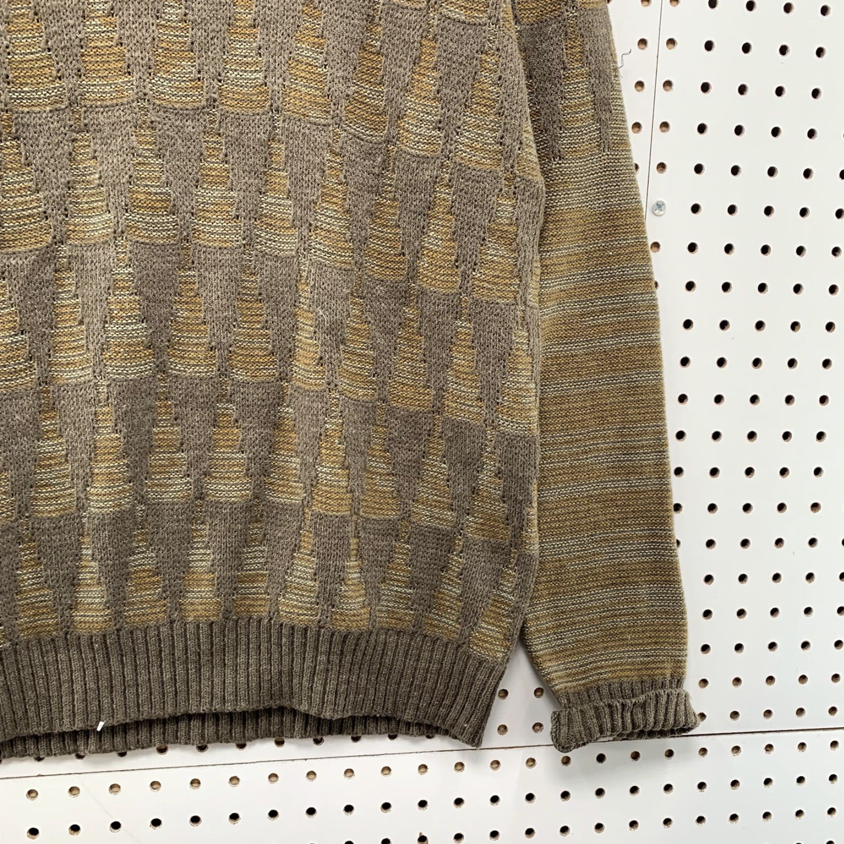 Vintage VINTAGE Peter England Collection Richman 3D Knit Sweater Men Medium Brown V-Neck Shirt Mens M Brown 3D Knit Pullover Decade Vintage Size US M / EU 48-50 / 2 - 6 Thumbnail