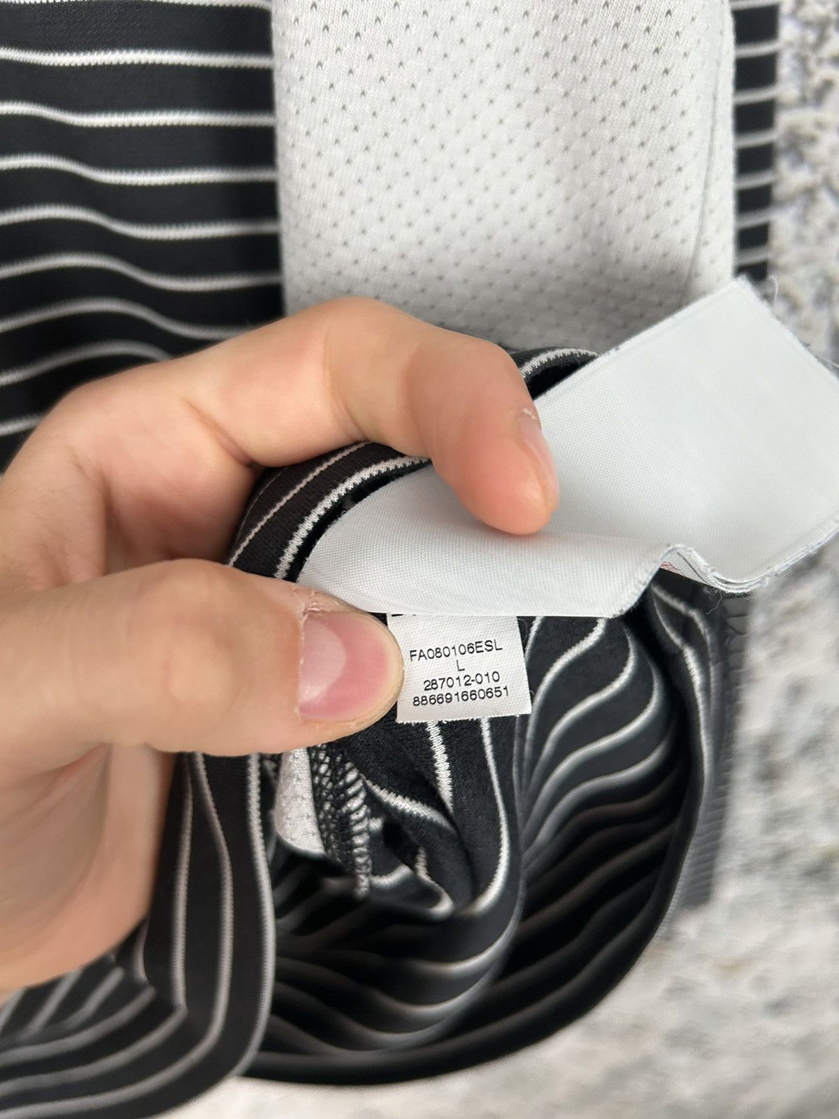 Nike Vintage Nike Stripped Jersey Longsleeve Sportswear Hype Size US L / EU 52-54 / 3 - 8 Thumbnail