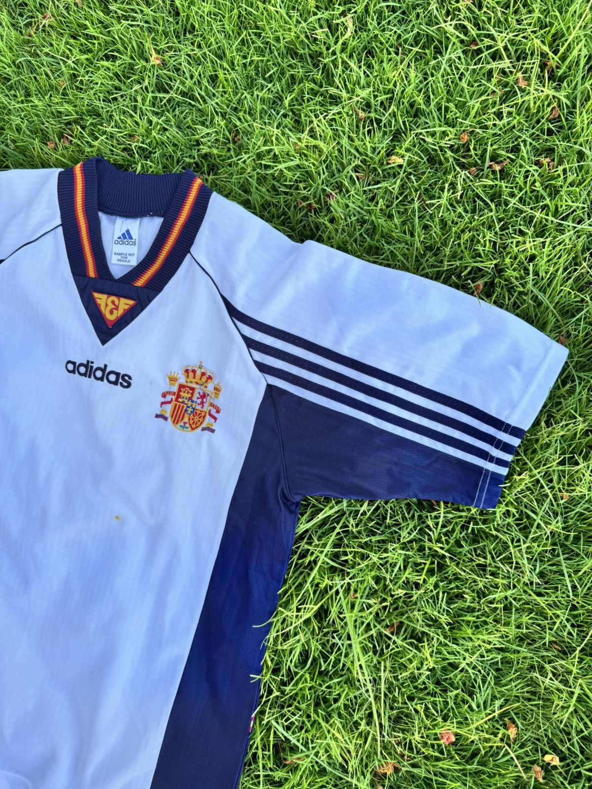 Adidas Vintage 1998 Spain away World Cup France jersey T-shirt Size US L / EU 52-54 / 3 - 5 Thumbnail