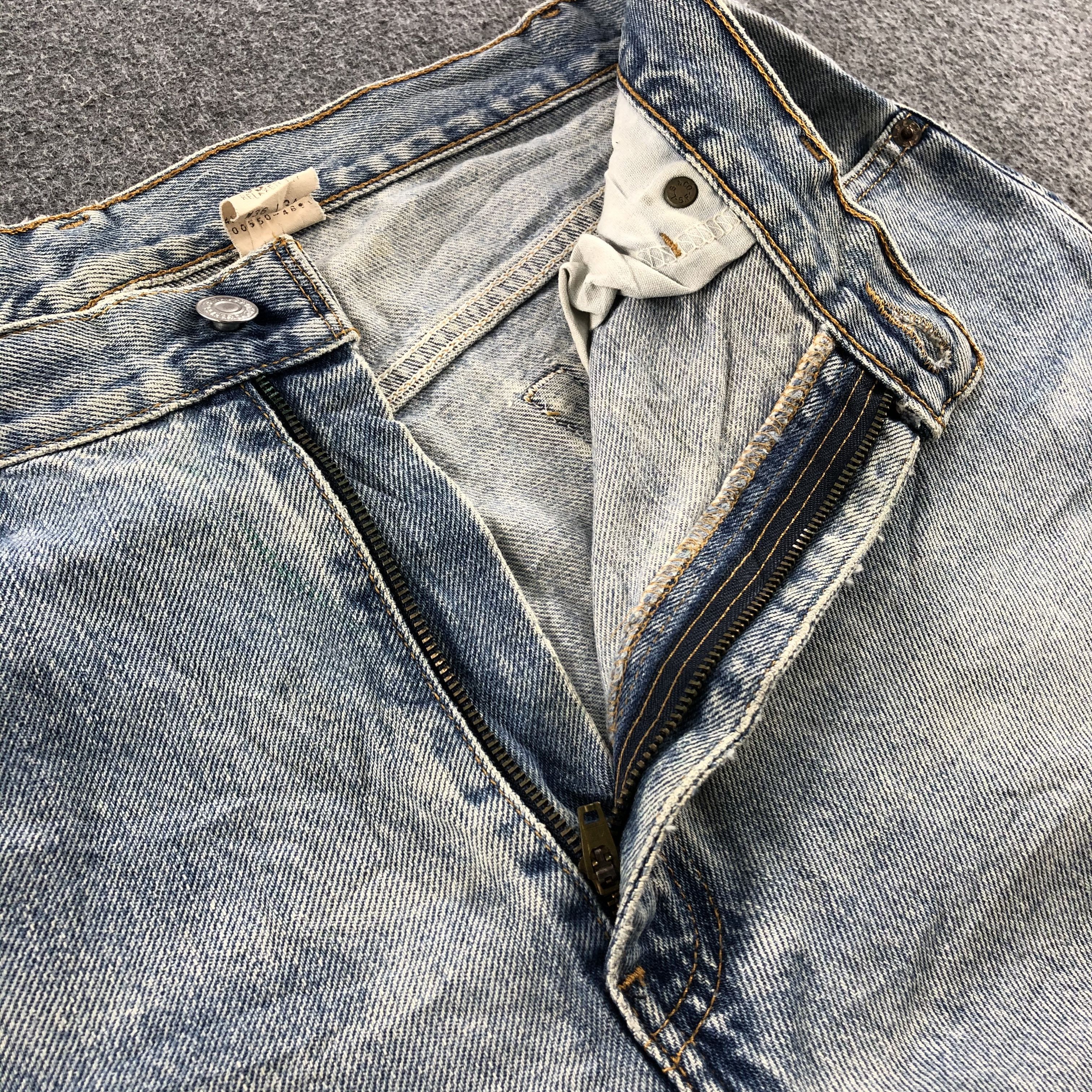 Levi's Vintage 90s Distress Levis 550 Light Wash Jeans-J1294 Size US 35 - 8 Thumbnail