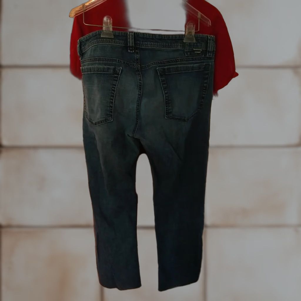 Diesel VINTAGE Diesel Jeans Size 33 Made In Italy Straight Leg Button Fly Men Denim Blue 31in Inseam Adult Mens Regular 33 Size US 33 - 1 Thumbnail