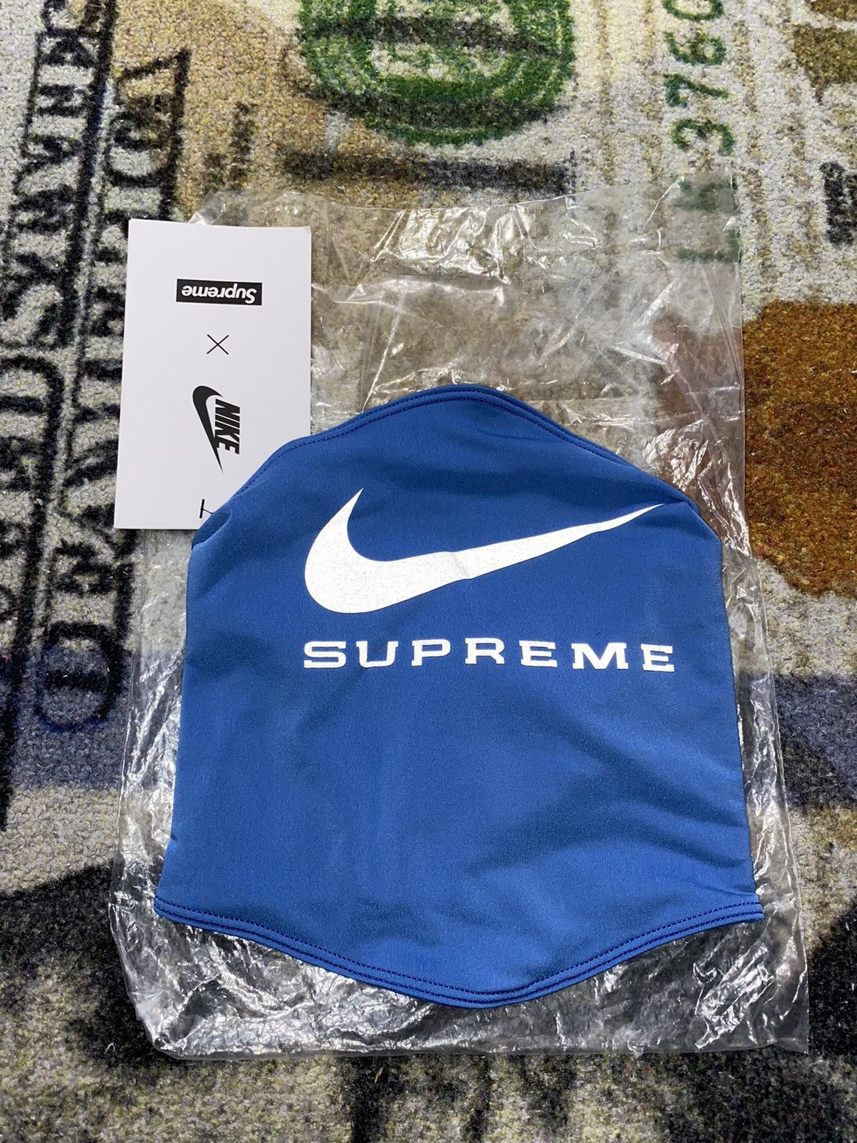Supreme Nike Logo Neck Warmer 2021
