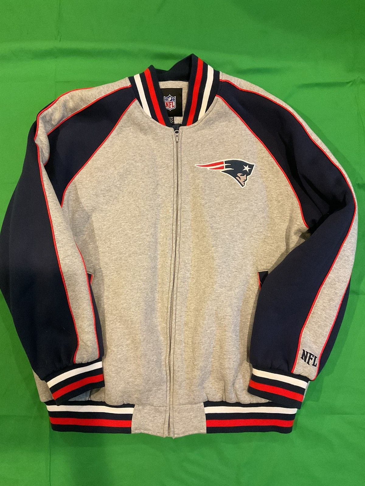 NFL × Vintage Vintage Grey and red New England Patriots bomber jacket Size US XL / EU 56 / 4 - 1 Thumbnail