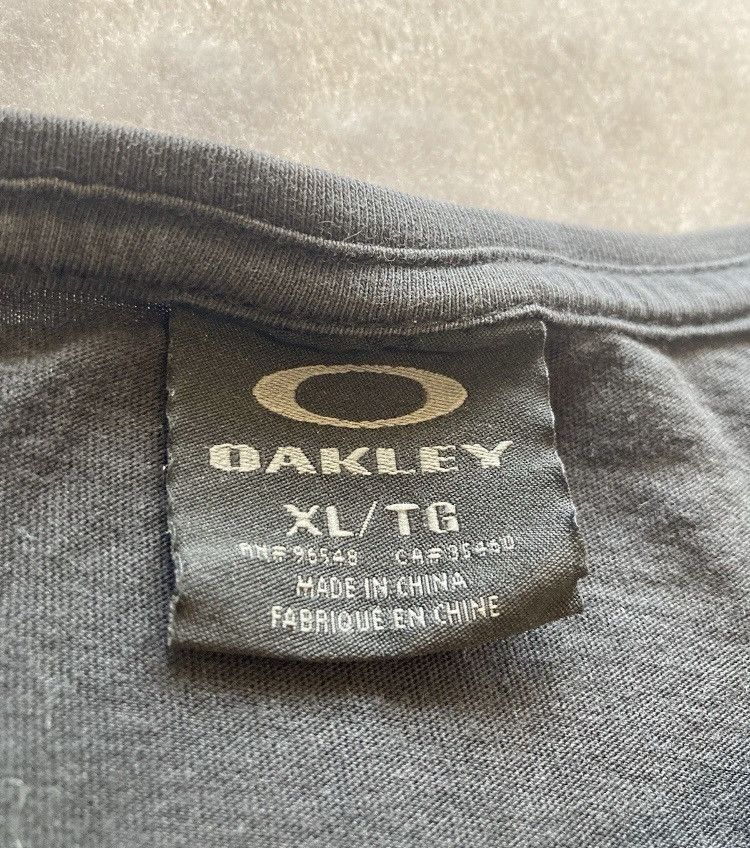 Oakley Vintage Oakley Surf Square Logo Faded T-shirt Size US XL / EU 56 / 4 - 4 Thumbnail